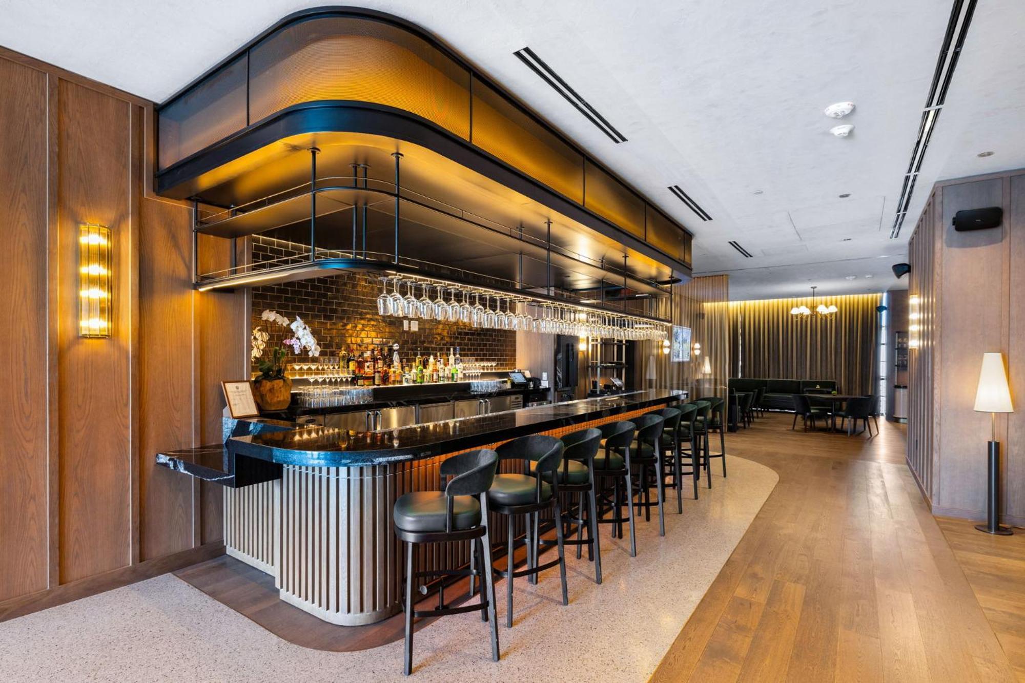 On 47th Floor! Free Parking & Views From The