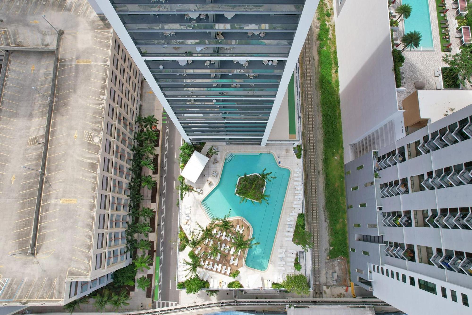 On 47th Floor! Free Parking & Views From The Apartment