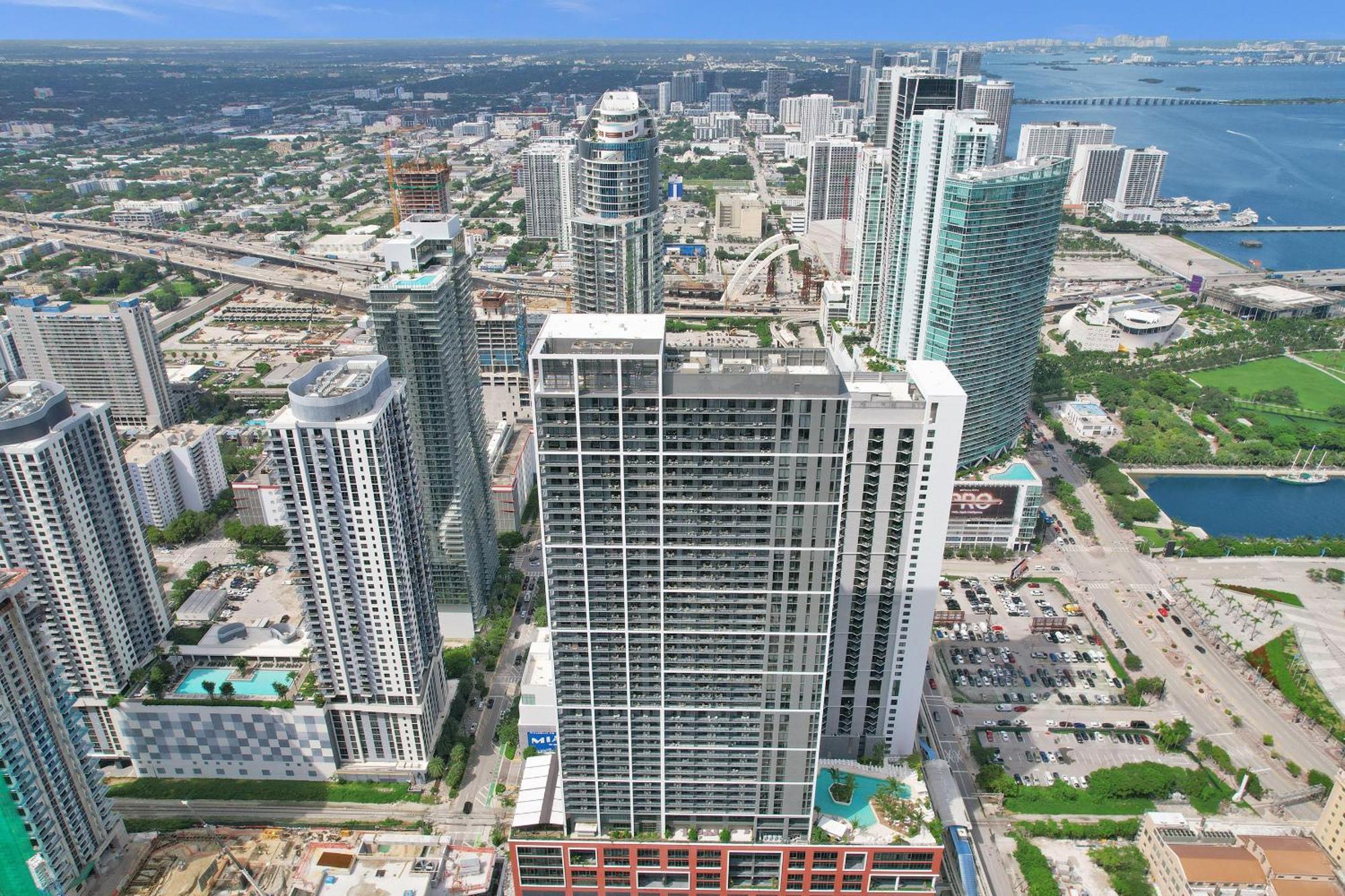 Apartment On 47th Floor! Free Parking & Views From The *
