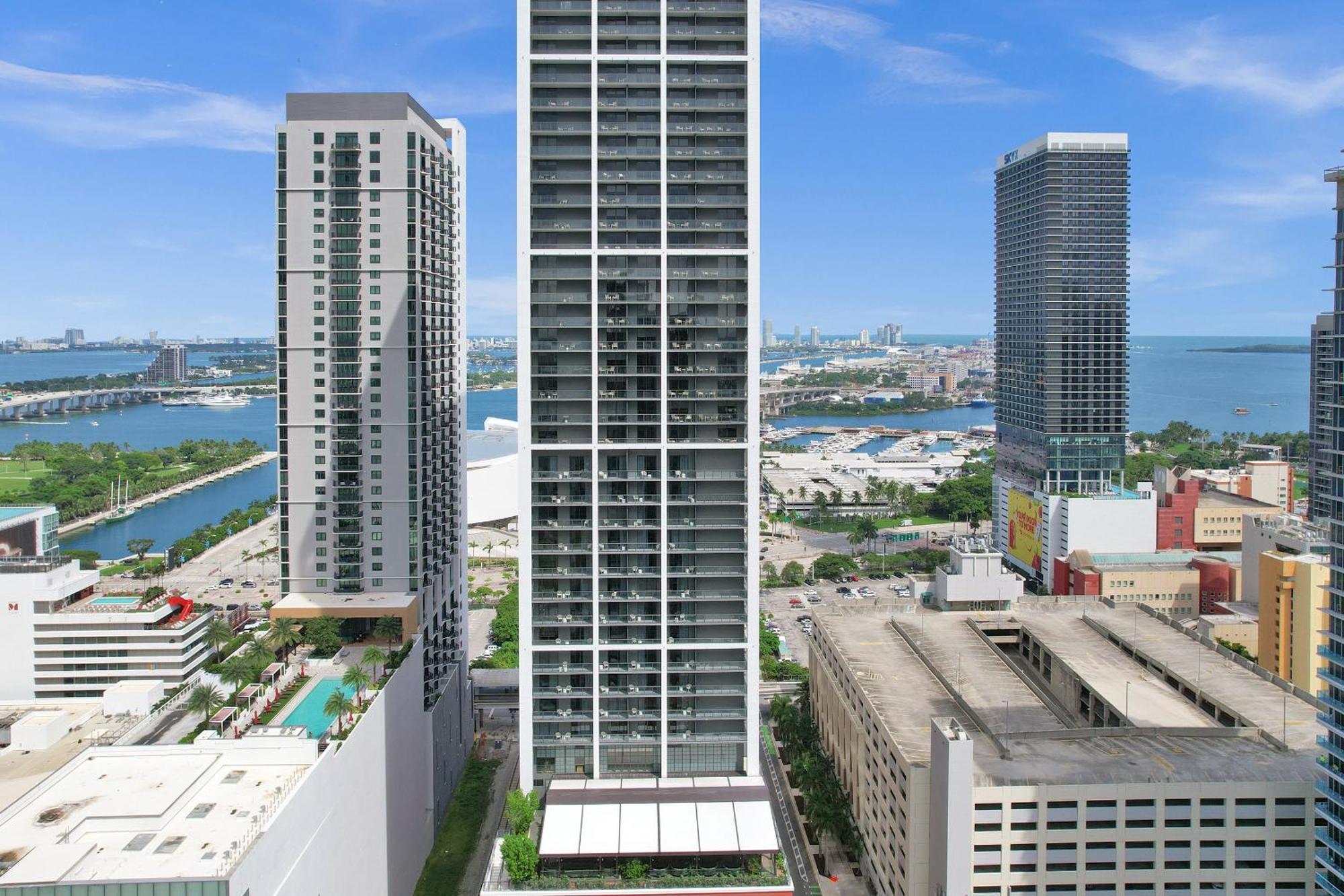 On 47th Floor! Free Parking & Views From The