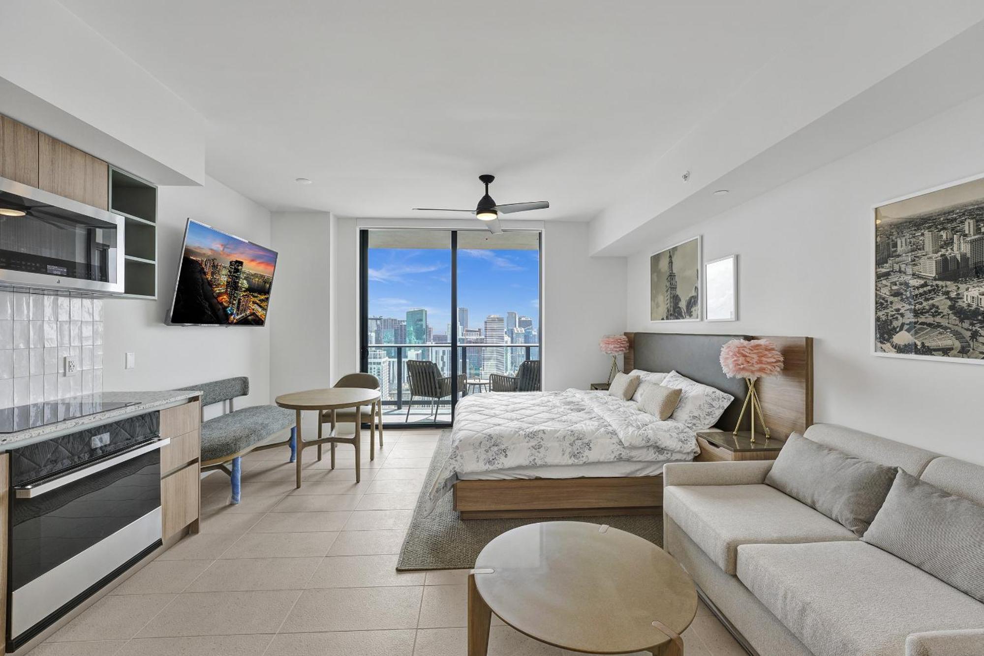 On 47th Floor! Free Parking & Views From The Apartment Miami