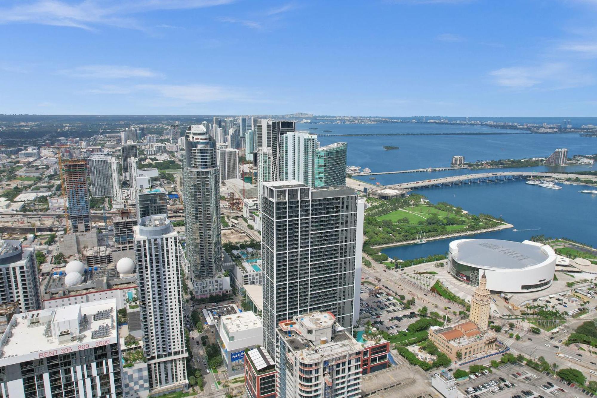 On 47th Floor! Free Parking & Views From The Apartment Miami