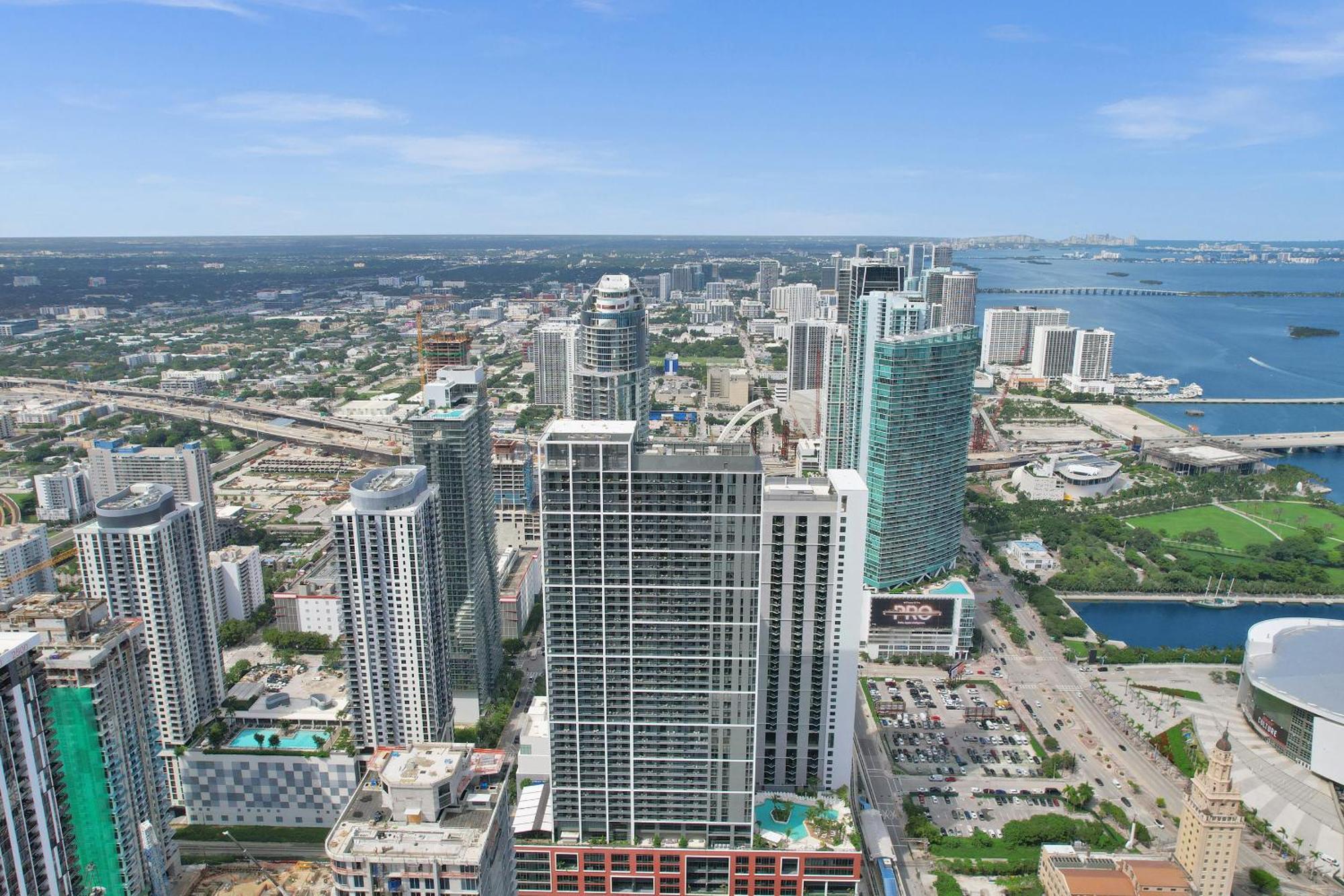On 47th Floor! Free Parking & Views From The