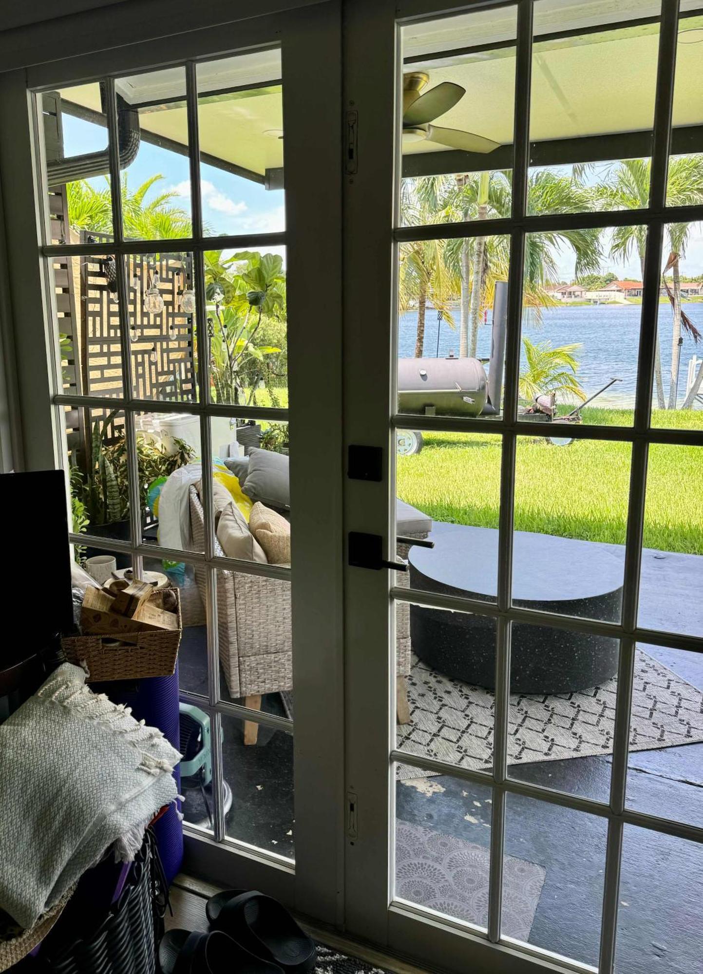 Best Location Iconic 4bd Waterfront Luxury Mia Holiday home *