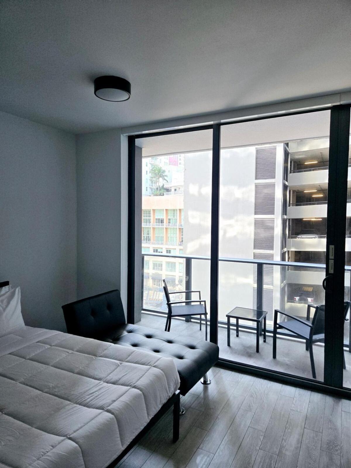 Myami With Balcony Apartment Miami