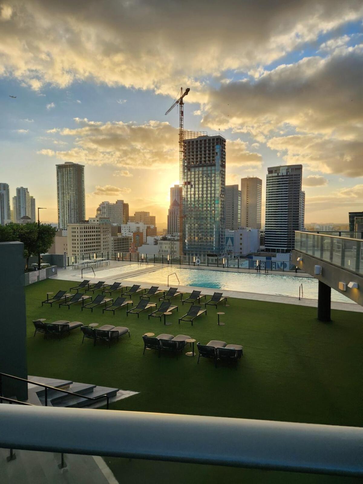 Myami With Balcony Apartment