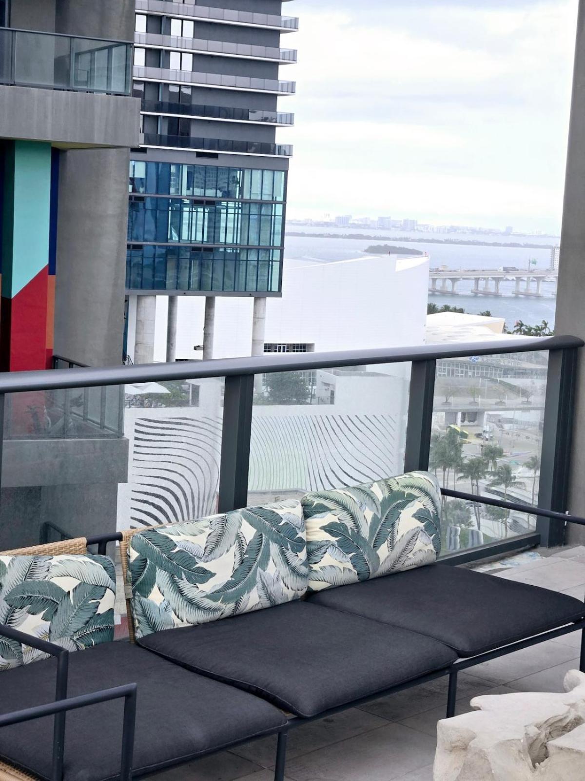 Myami With Balcony Apartment Miami