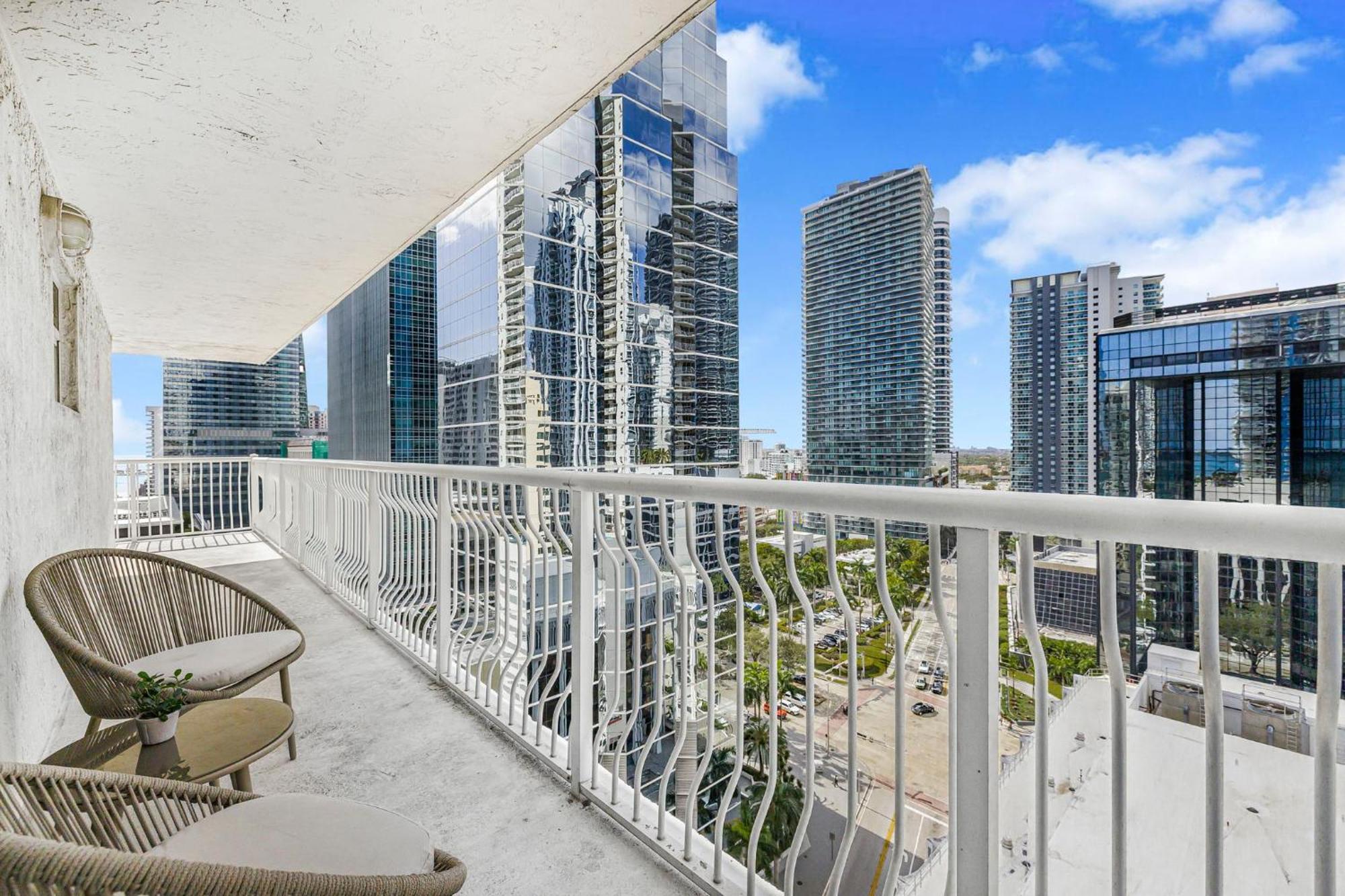 Modern Brickell With Prime Views Apartment *
