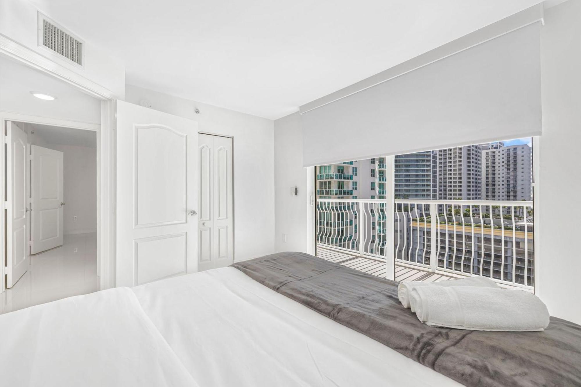 Modern Brickell With Prime Views * Miami