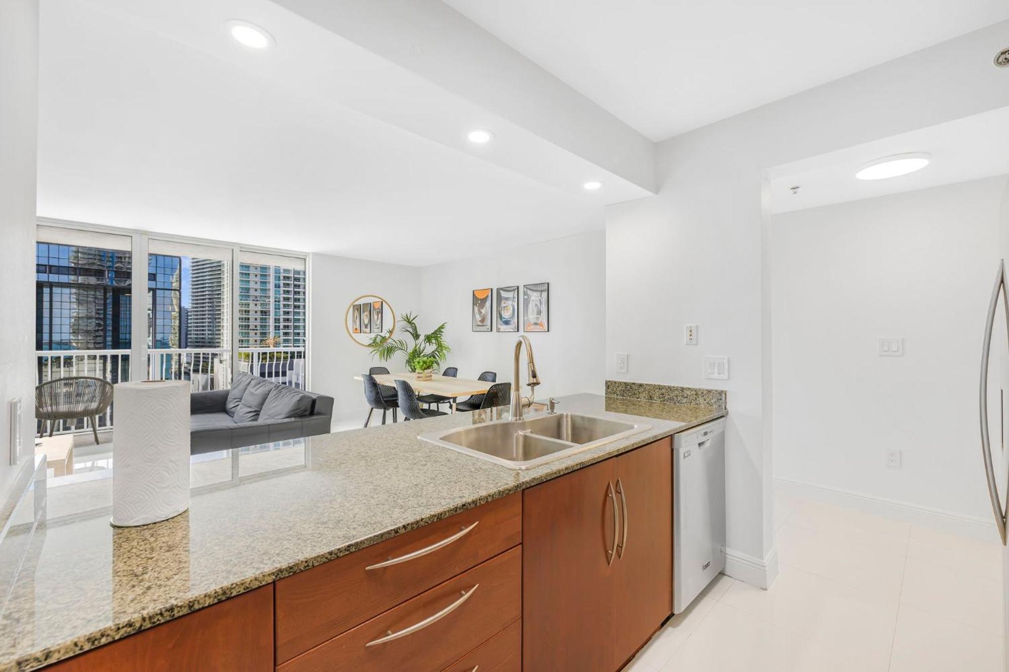 Modern Brickell With Prime Views Apartment *