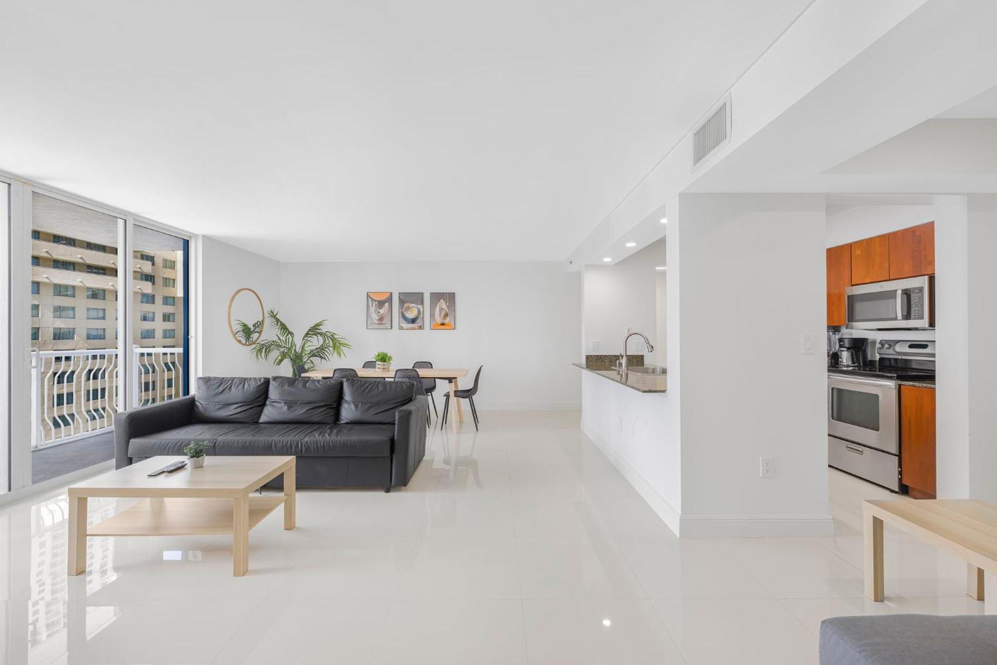 Modern Brickell With Prime Views * Miami