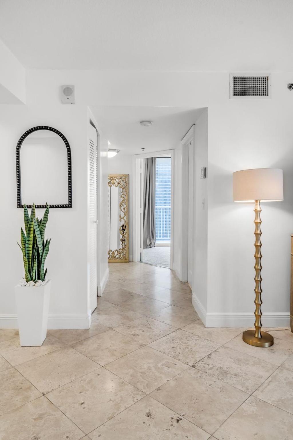 Apartment Views, 2 Balconies, 2 Bedrooms, Pool, Gym, Parking