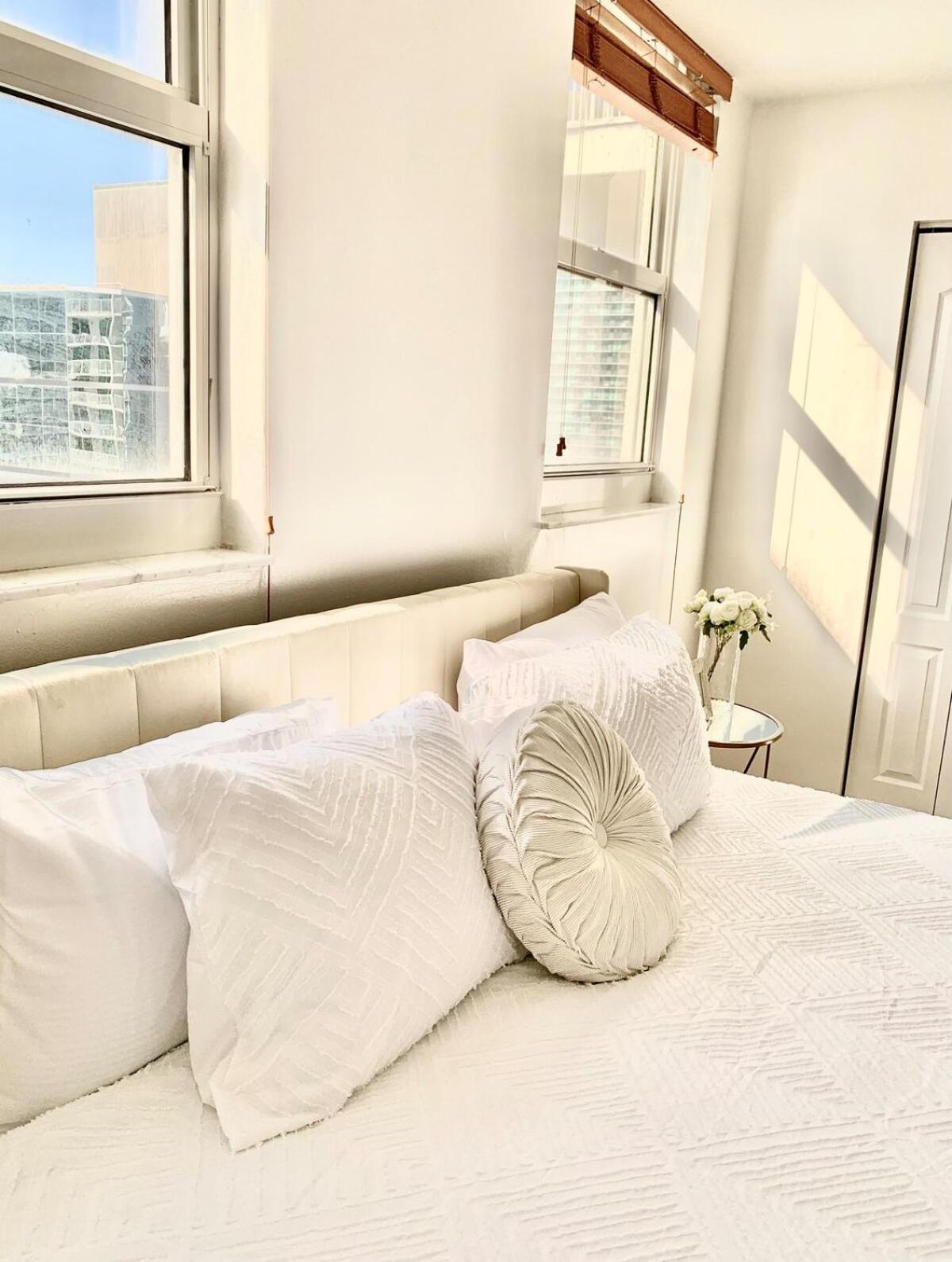 Apartment Views, 2 Balconies, 2 Bedrooms, Pool, Gym, Parking Miami