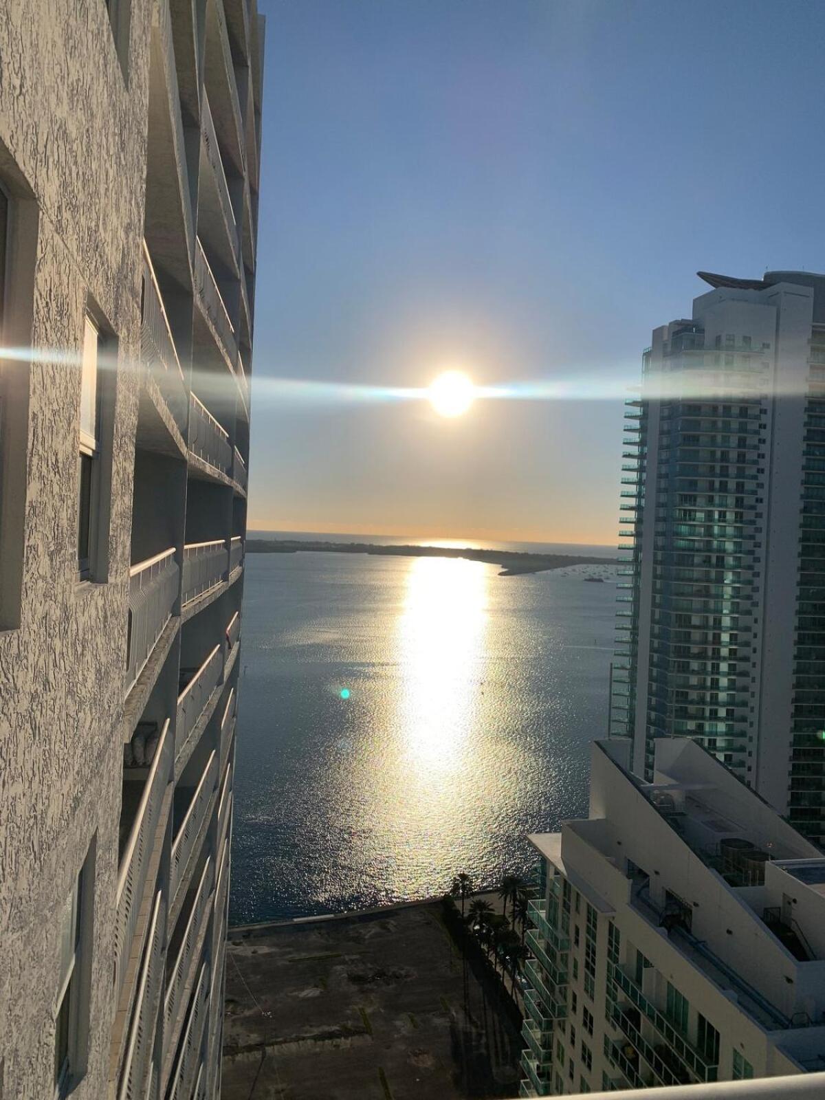 Views, 2 Balconies, 2 Bedrooms, Pool, Gym, Parking Miami