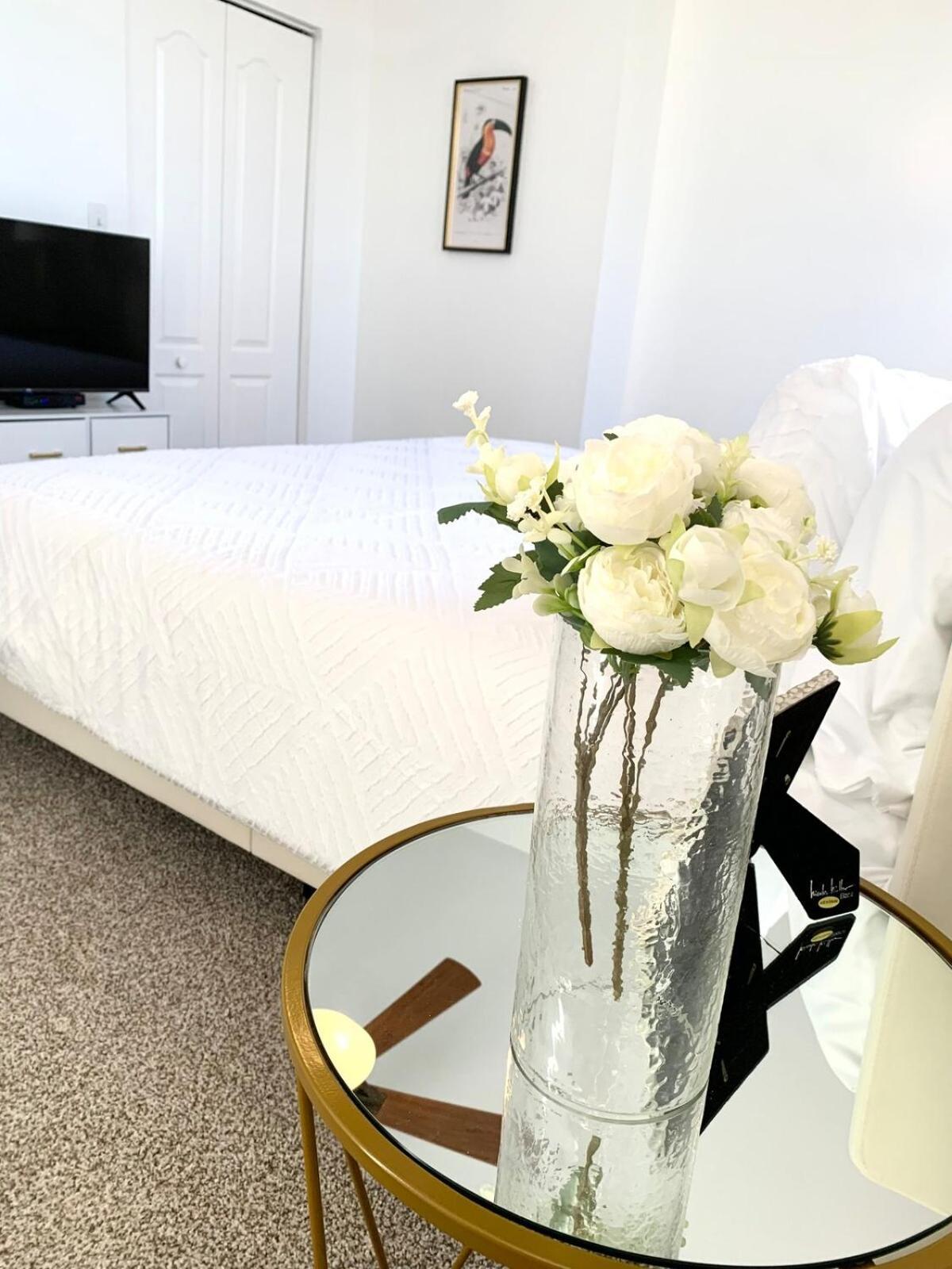 Views, 2 Balconies, 2 Bedrooms, Pool, Gym, Parking Apartment