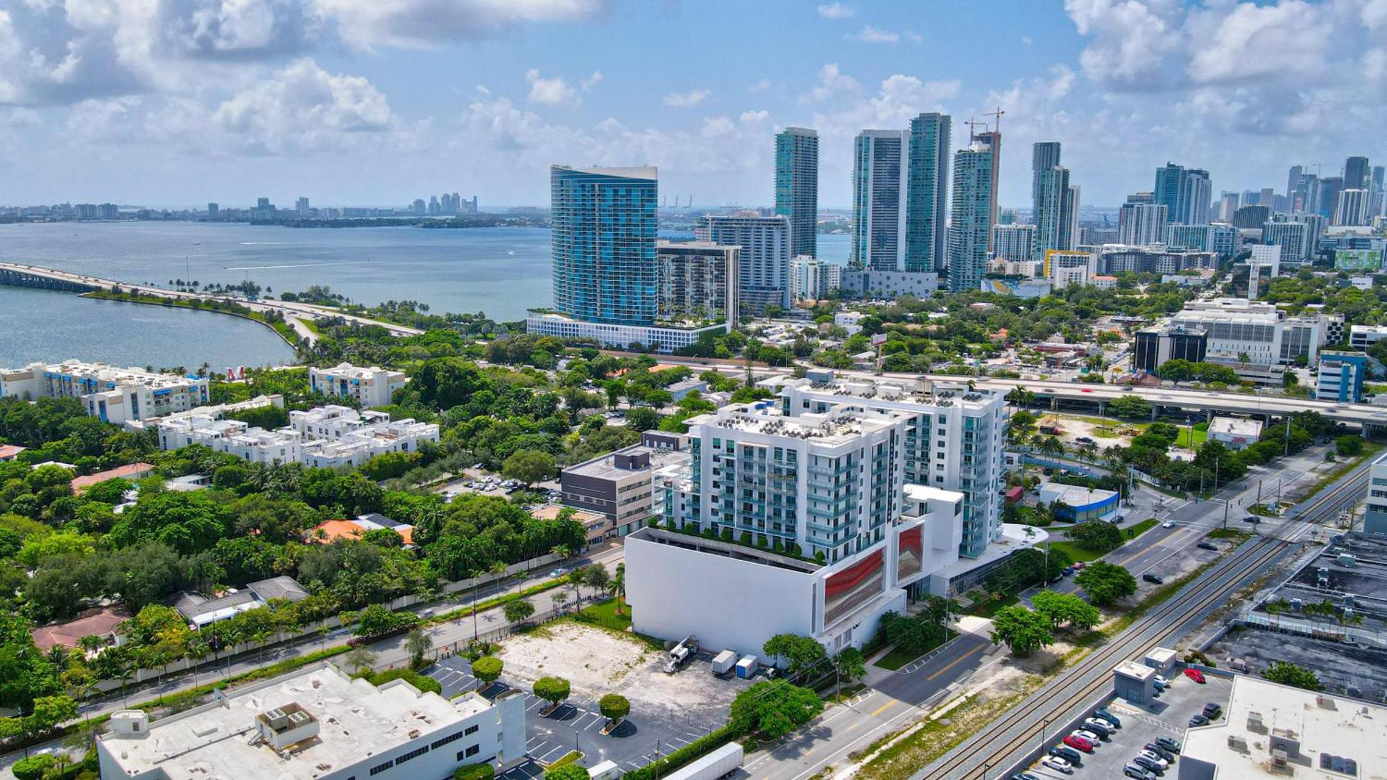 3900-602lg Design District, 2 Bedrooms & 2 Bathrooms Apartment Miami
