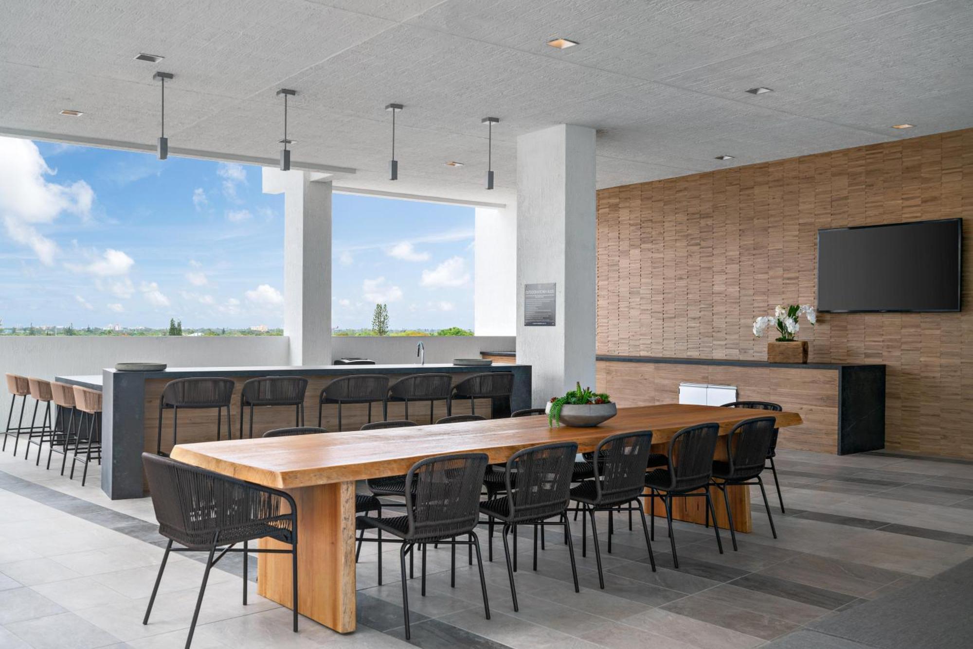 3900-602lg Design District, 2 Bedrooms & 2 Bathrooms Apartment *