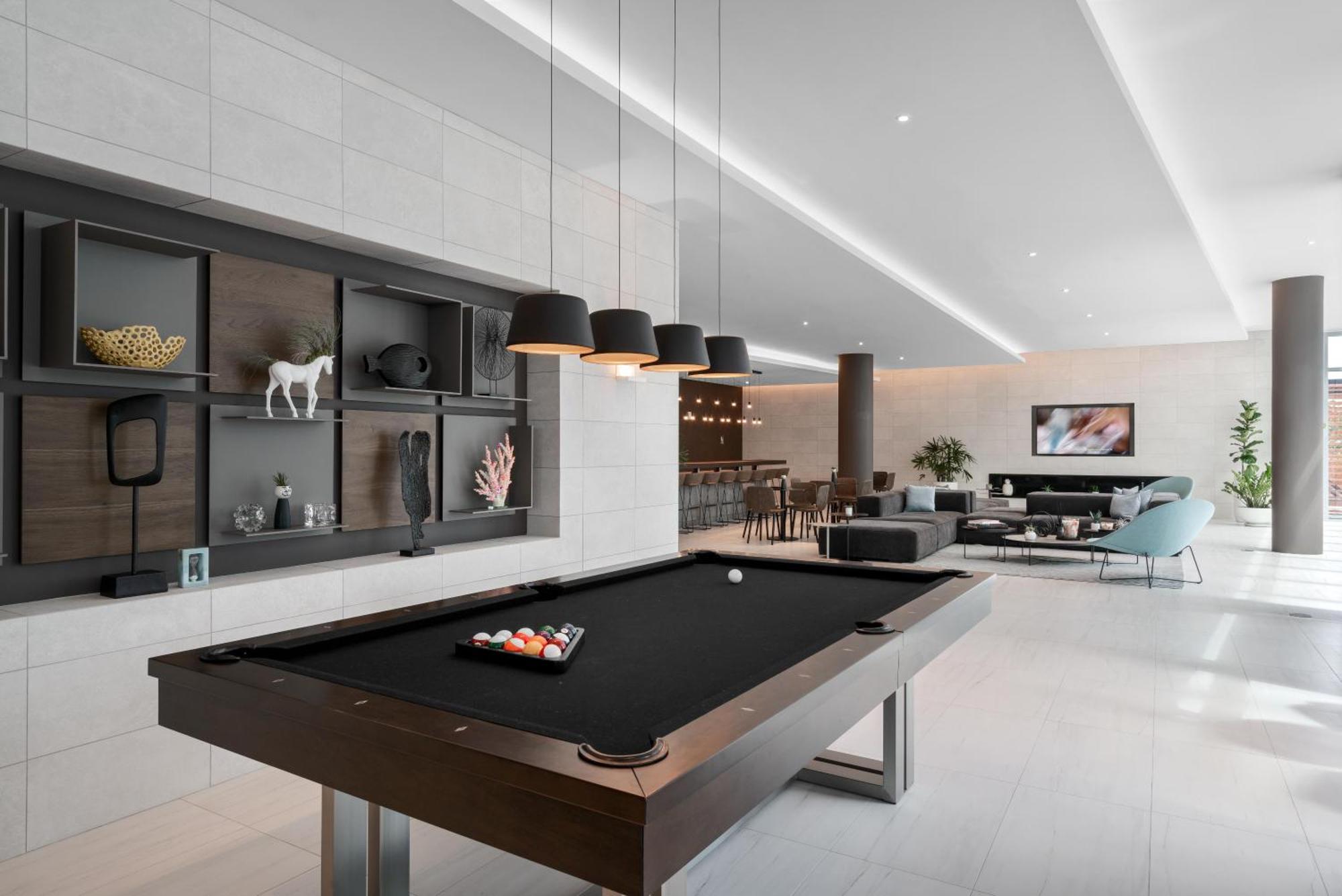 3900-602lg Design District, 2 Bedrooms & 2 Bathrooms *