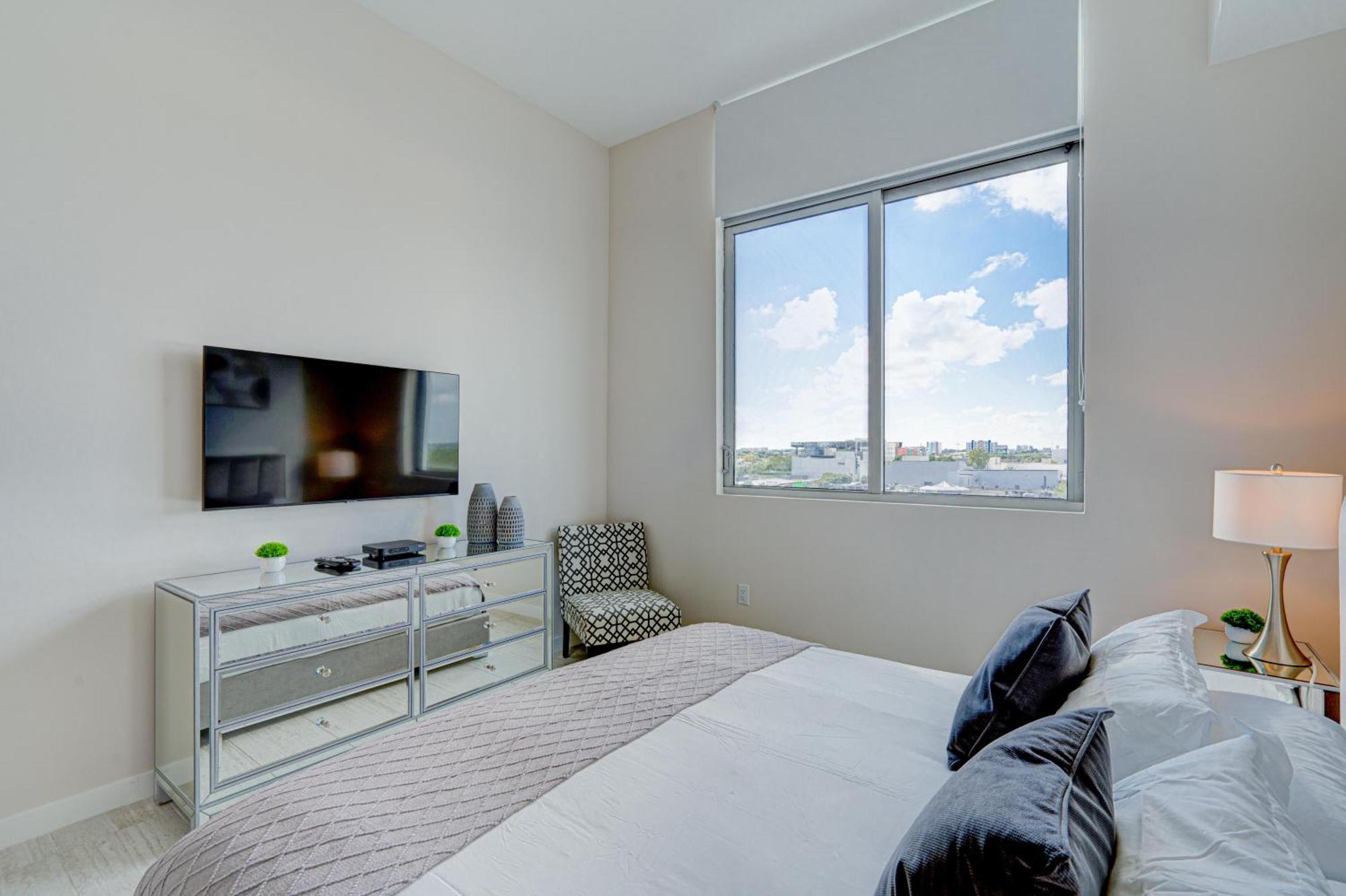 3900-602lg Design District, 2 Bedrooms & 2 Bathrooms Apartment *