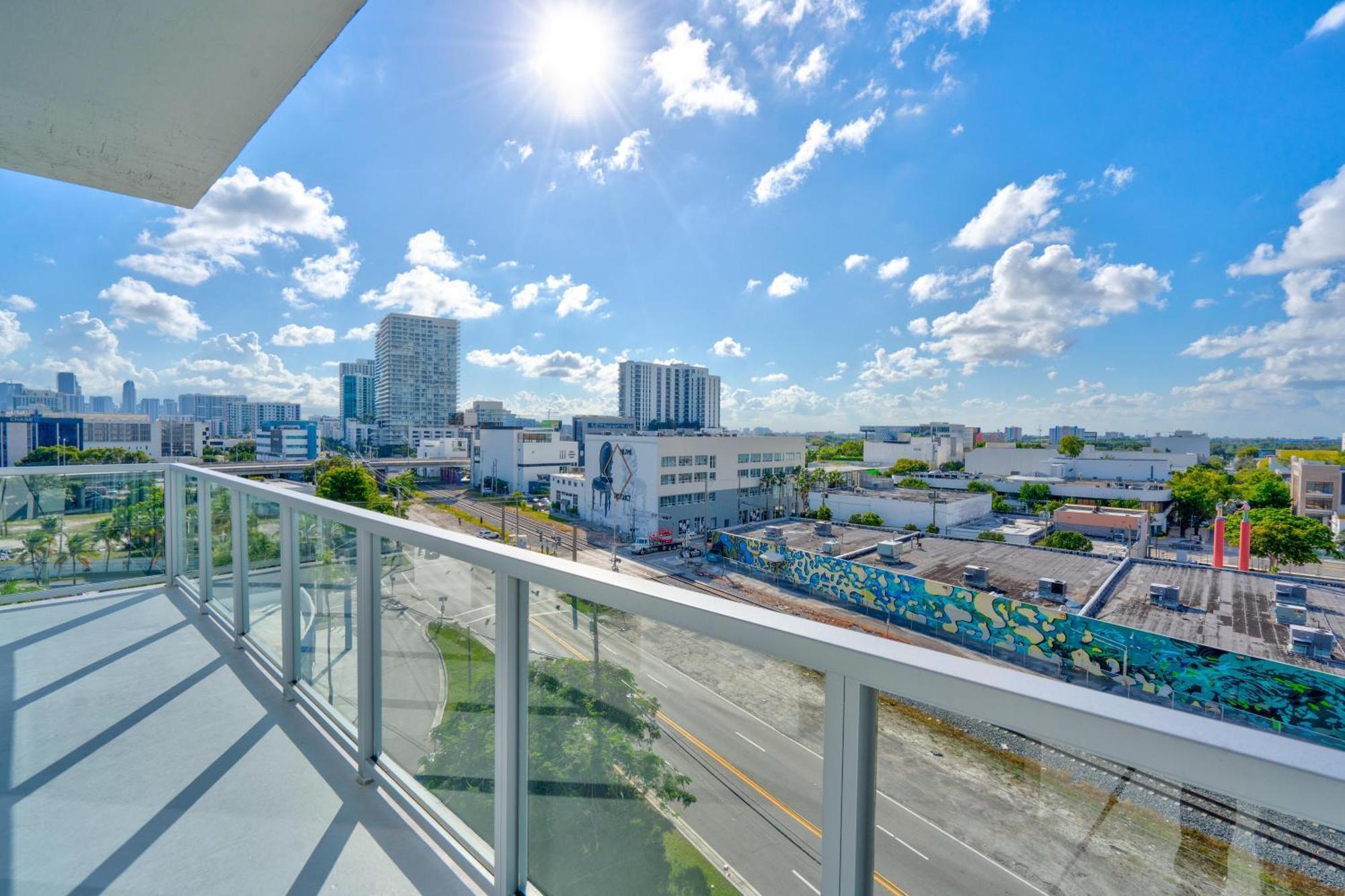 3900-602lg Design District, 2 Bedrooms & 2 Bathrooms *