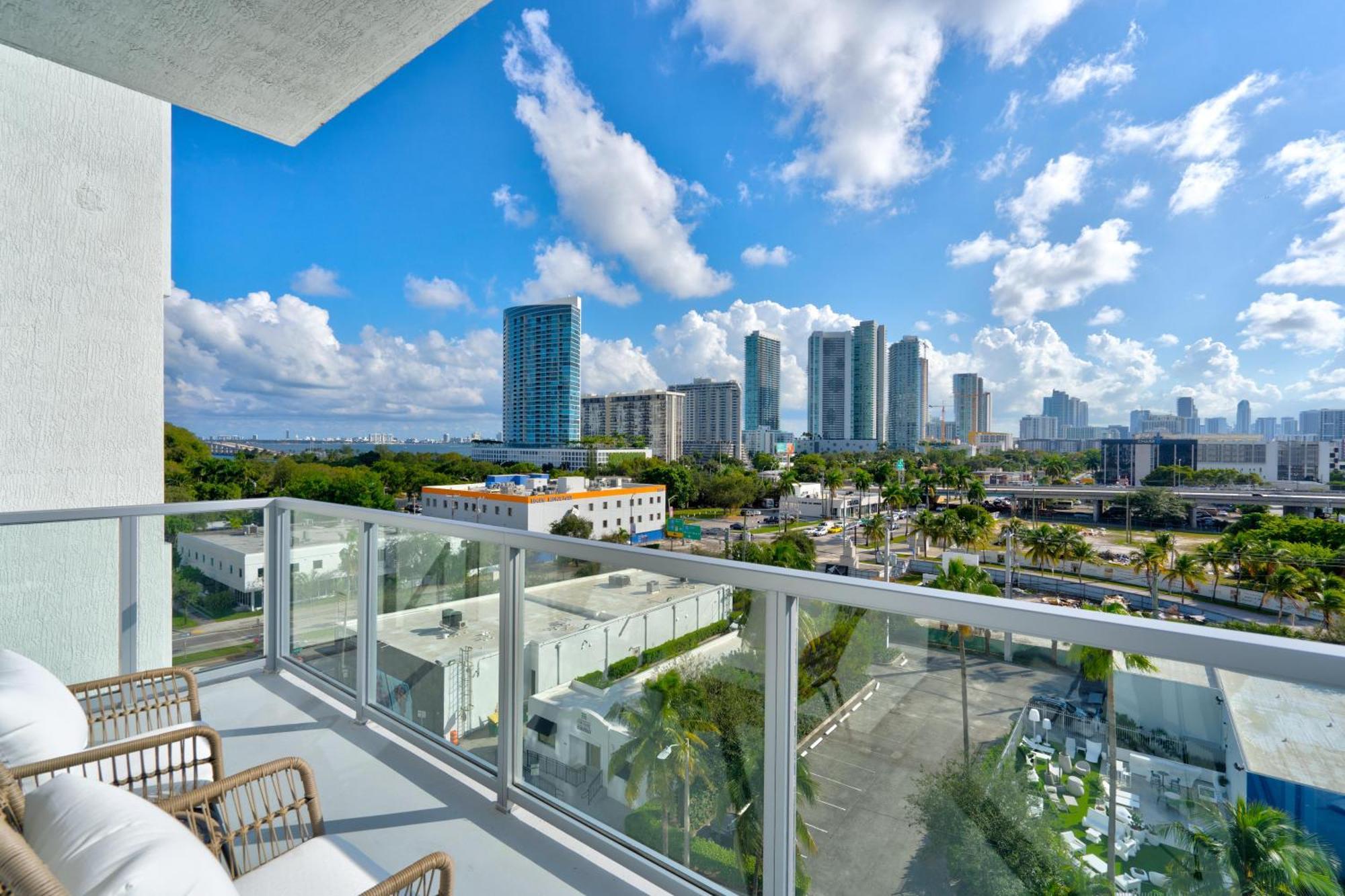 3900-602lg Design District, 2 Bedrooms & 2 Bathrooms Apartment *