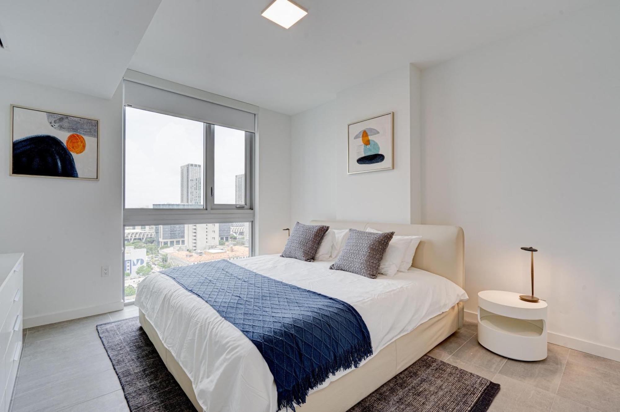 227-2105gv Downtown 1 Bedroom Apartment *