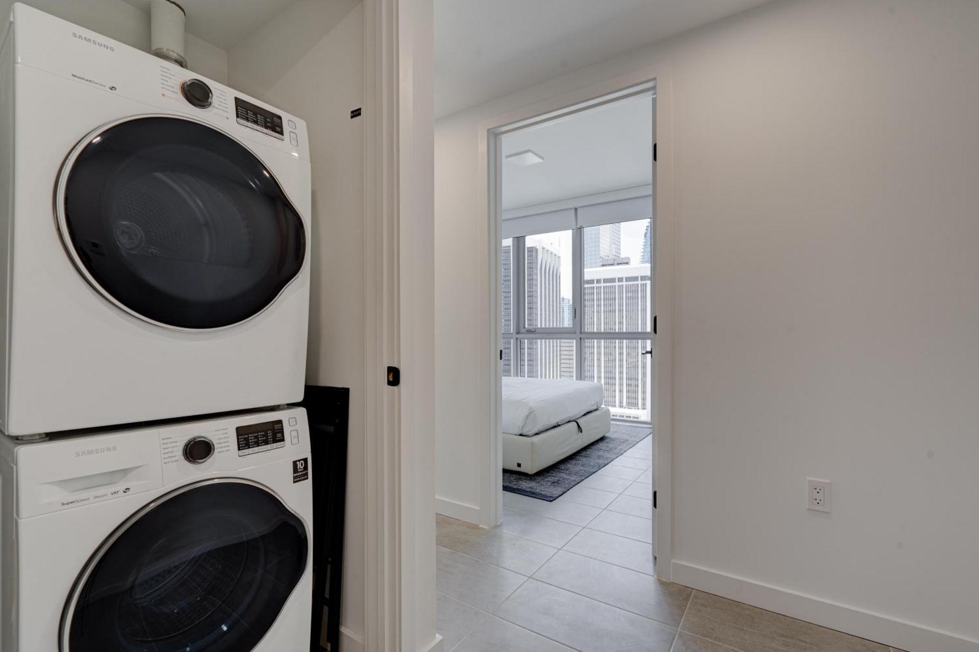 227-2500fu Downtown 1 Bedroom *