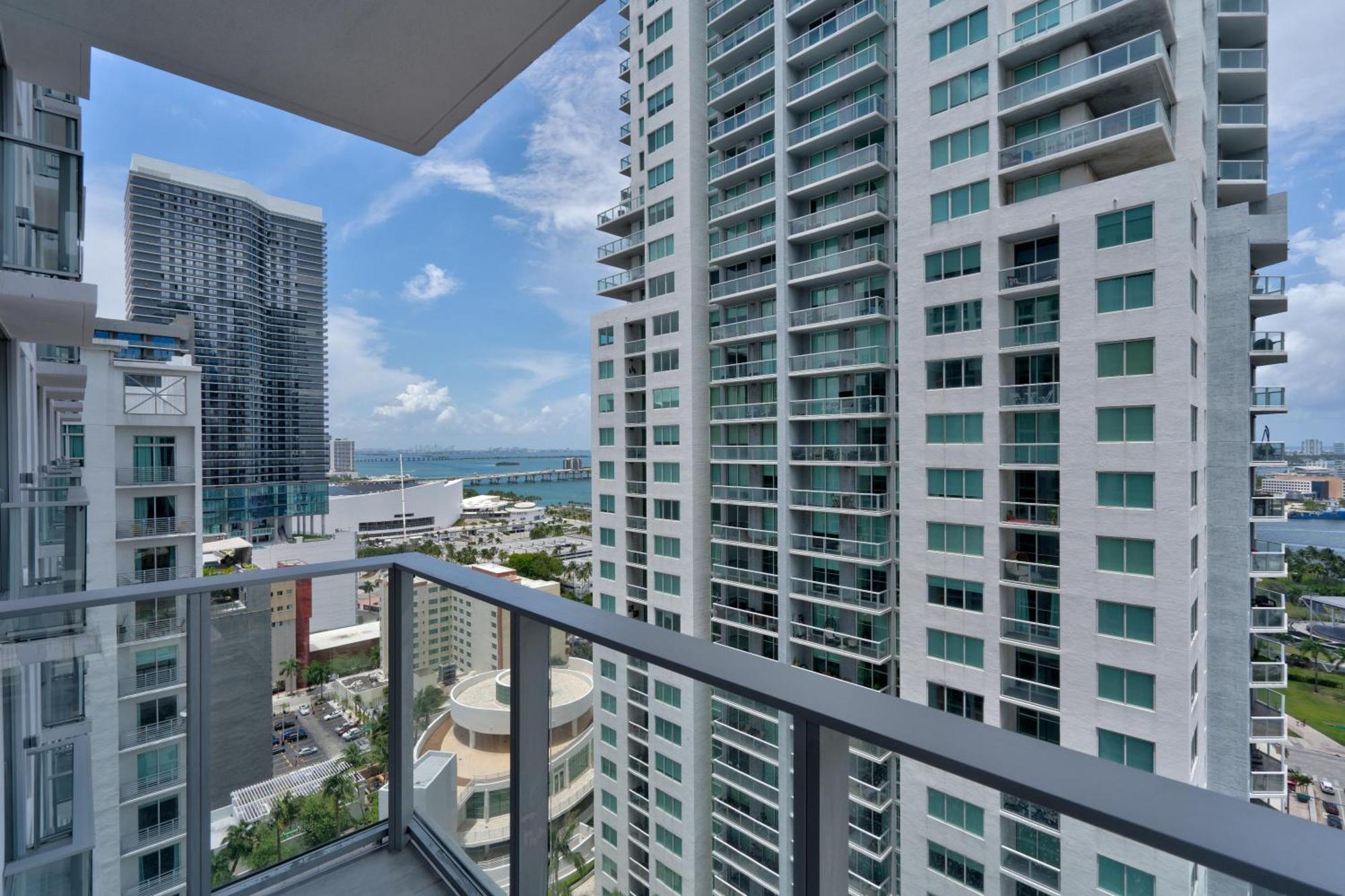227-2500fu Downtown 1 Bedroom Apartment