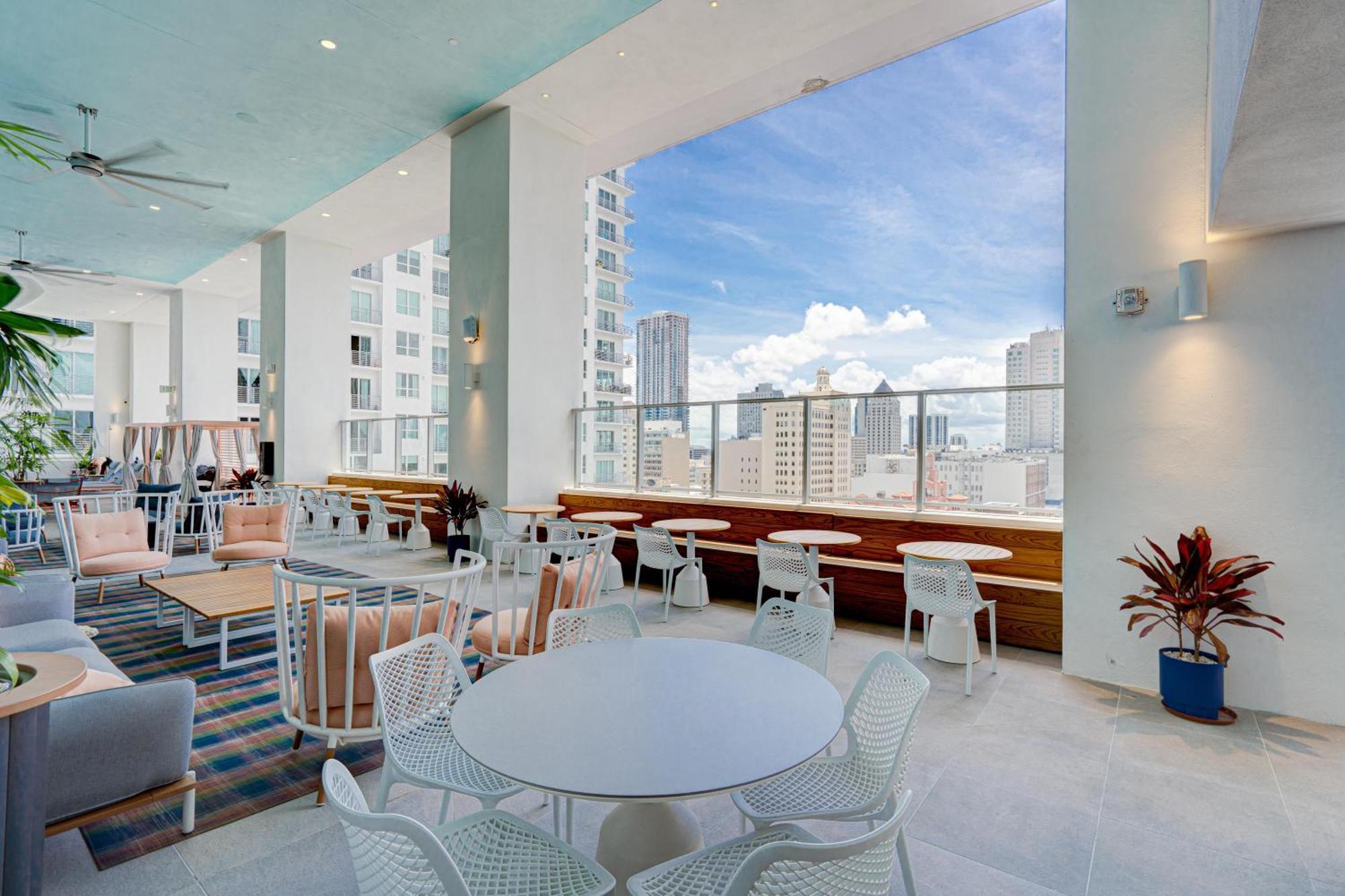 227-2500fu Downtown 1 Bedroom *