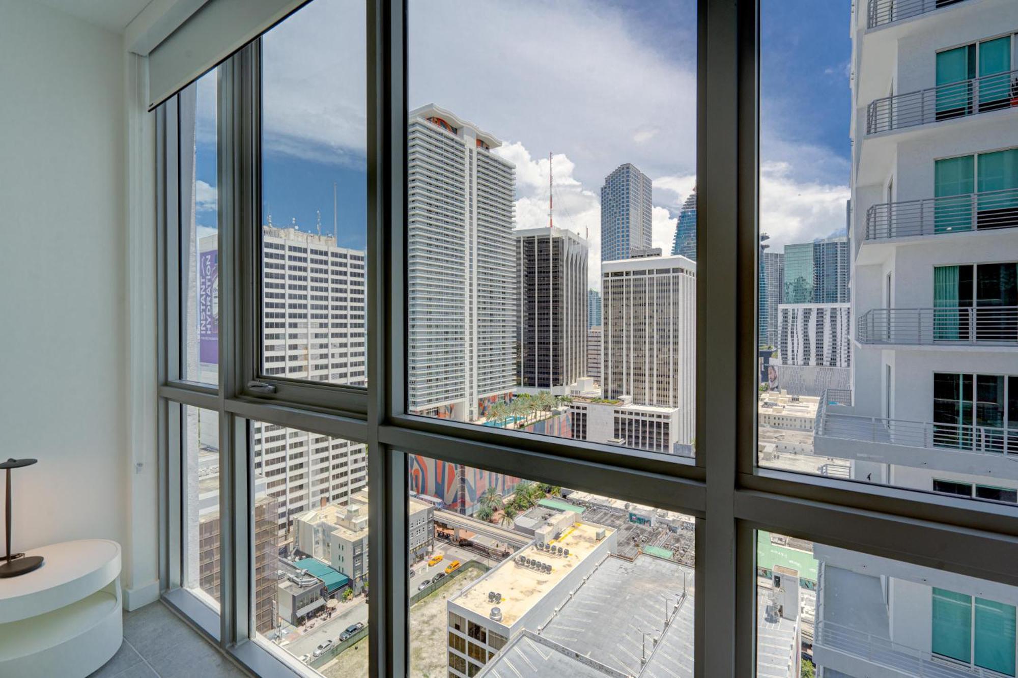 227-2500fu Downtown 1 Bedroom Apartment