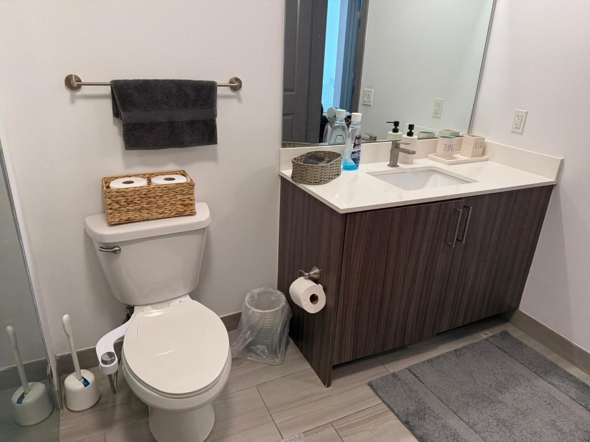 Apartment Luxury Getaway In Sleeps 3 Getaway With Pool - Prime Location