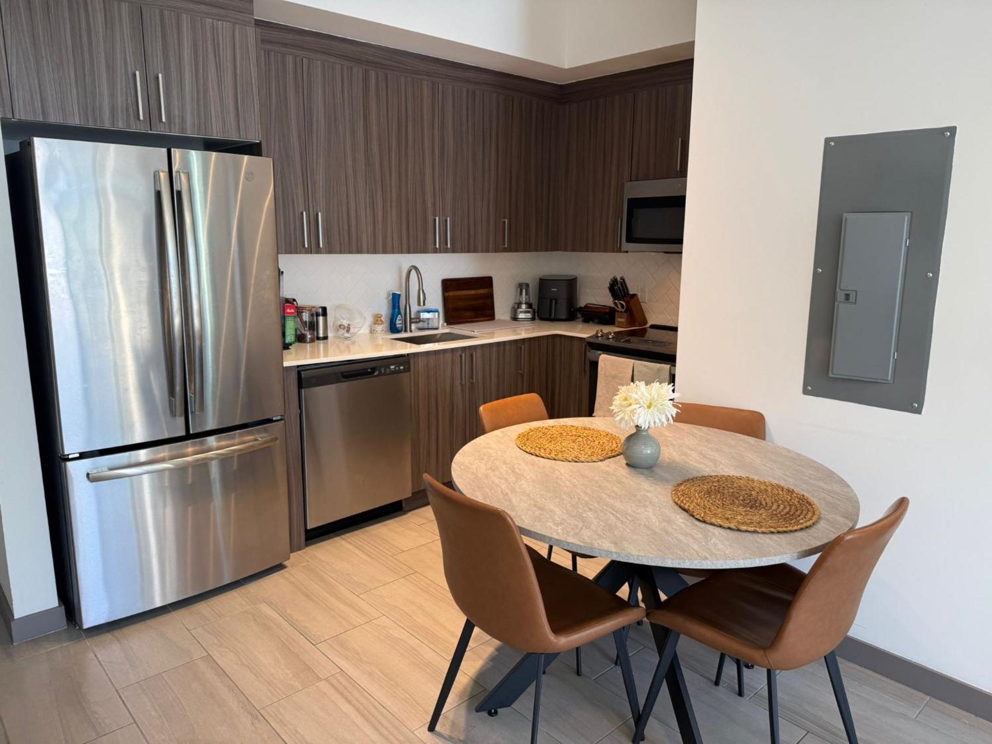 Luxury Getaway In Sleeps 3 Getaway With Pool - Prime Location