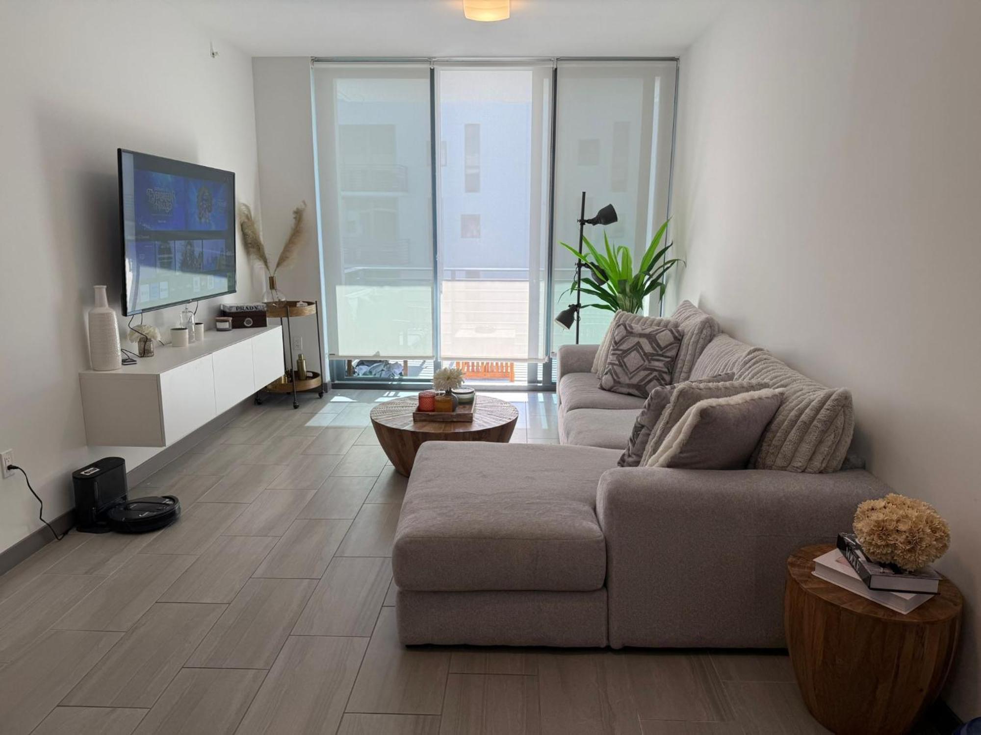 Luxury Getaway In Sleeps 3 Getaway With Pool - Prime Location Apartment Miami