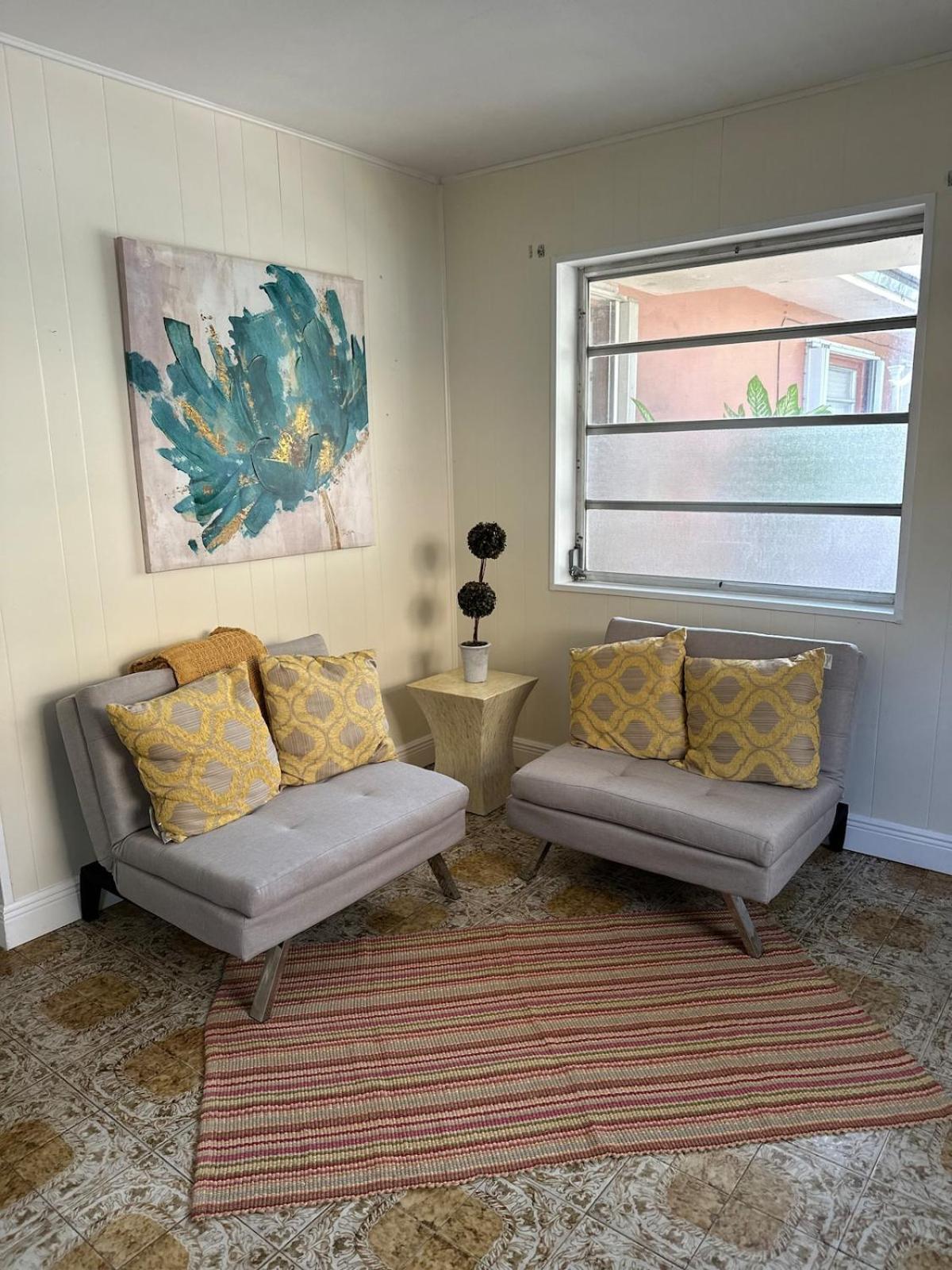 Private Sleep Pod Near Mia Apartment *