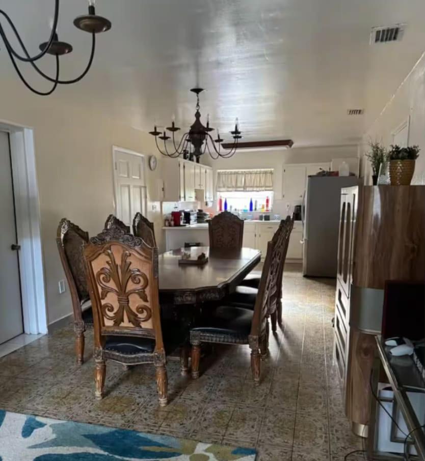 Apartment Tropical Oasis Shared Male B6 *