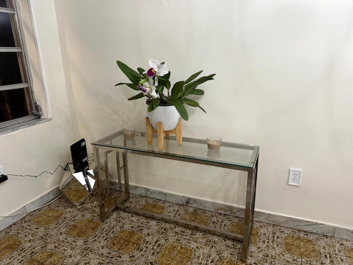 Bed2 Tropical Oasis Shared Bed Men Only Apartment *