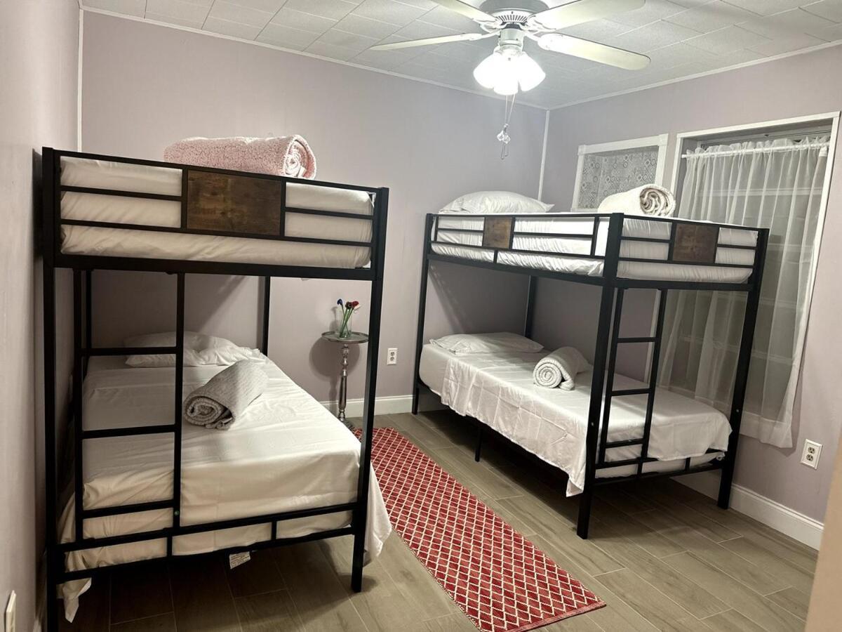 Apartment Bed2 Tropical Oasis Shared Bed Men Only Miami