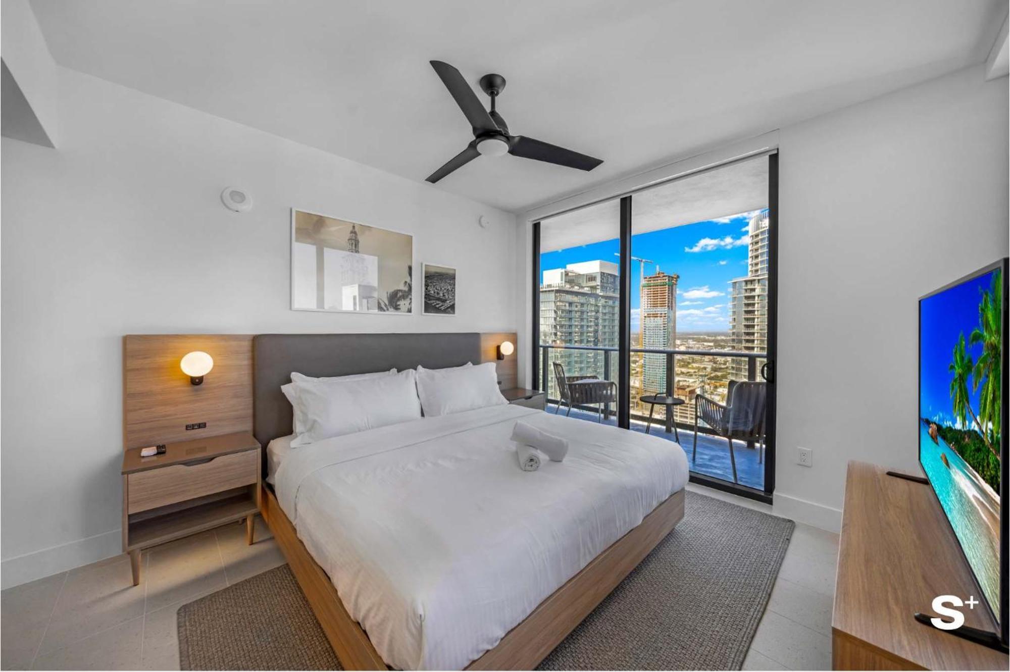 Contemporary Getaway With Skyline & Bay Views *