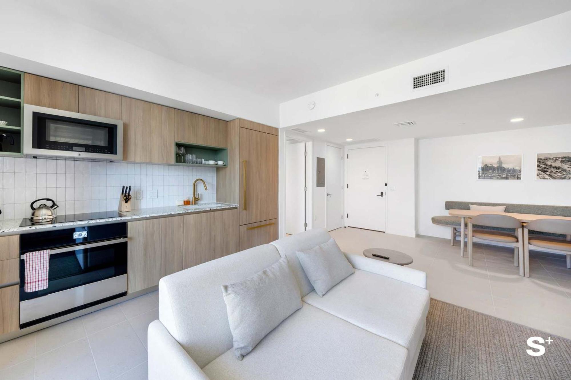 Holiday home Contemporary Getaway With Skyline & Bay Views