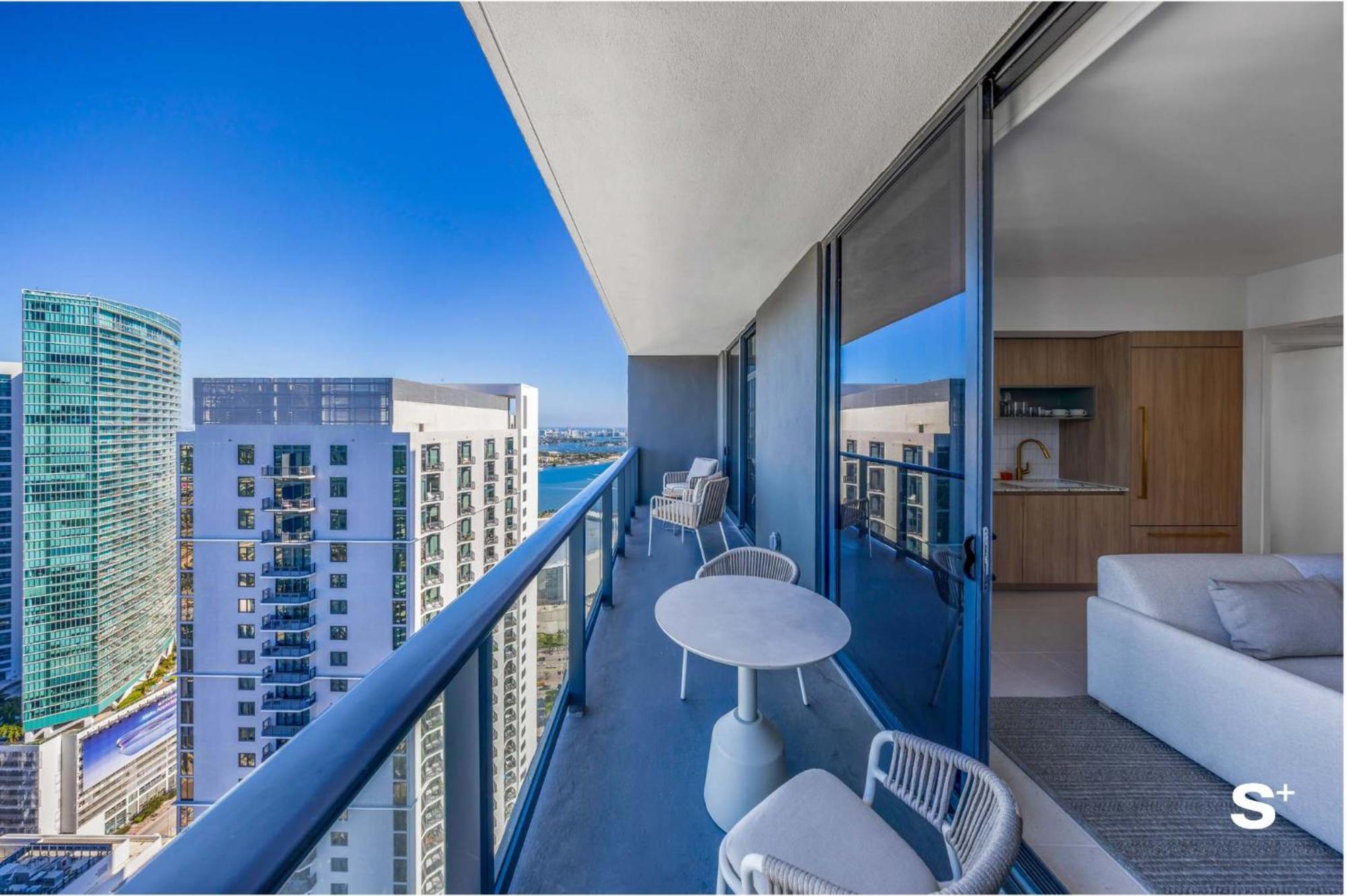 Contemporary Getaway With Skyline & Bay Views Holiday home *