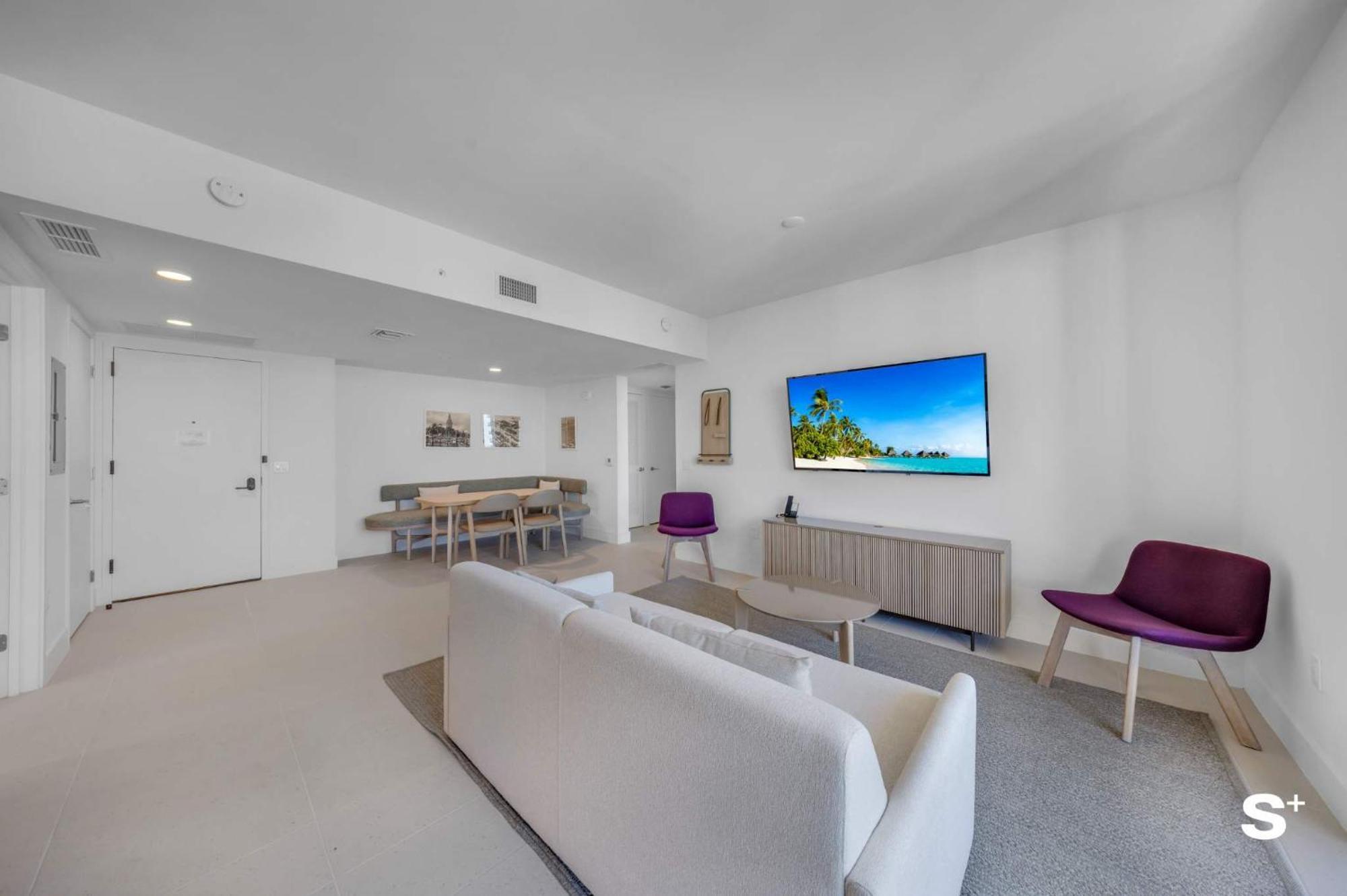 Contemporary Getaway With Skyline & Bay Views