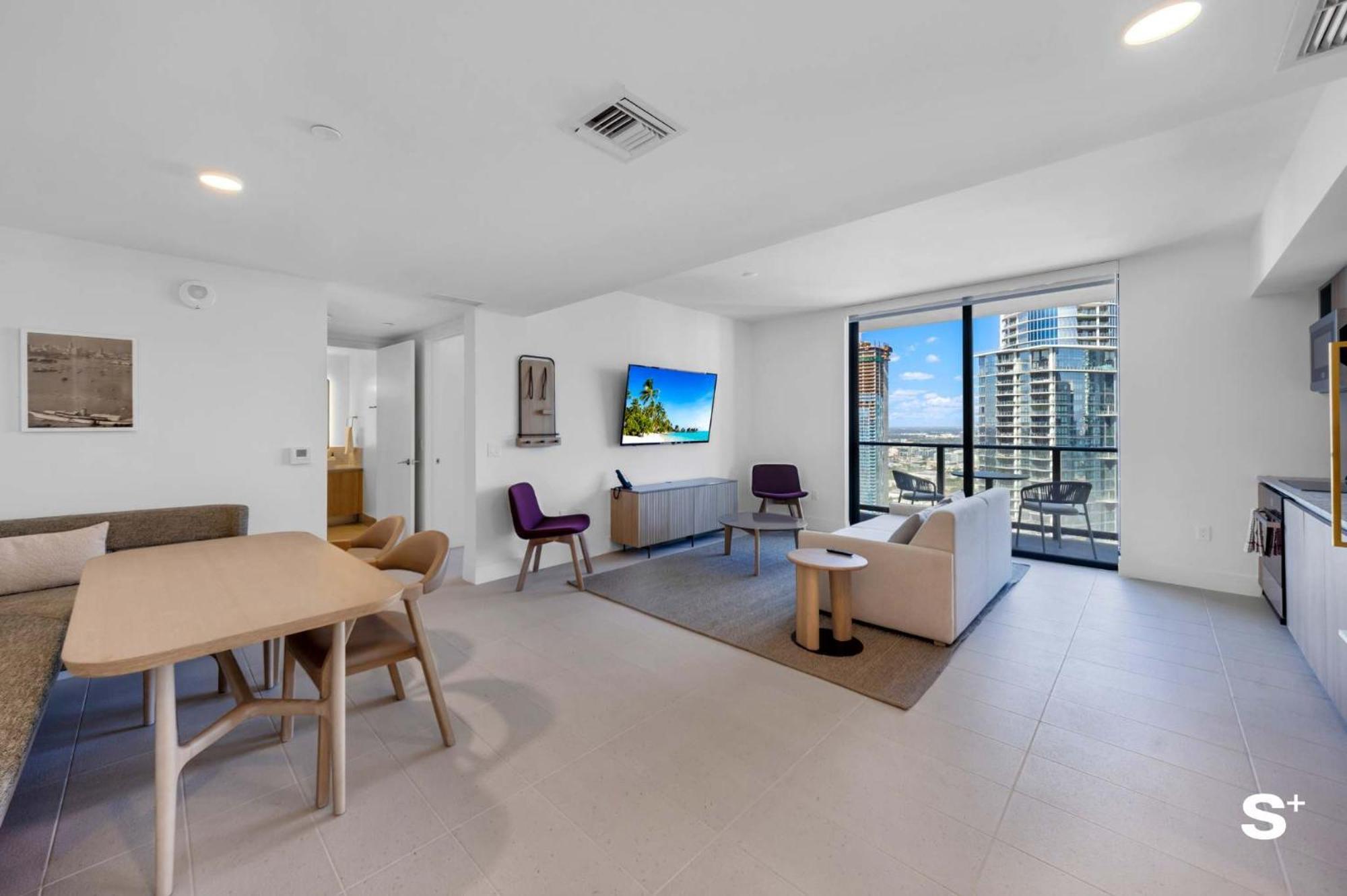 Contemporary Getaway With Skyline & Bay Views Holiday home