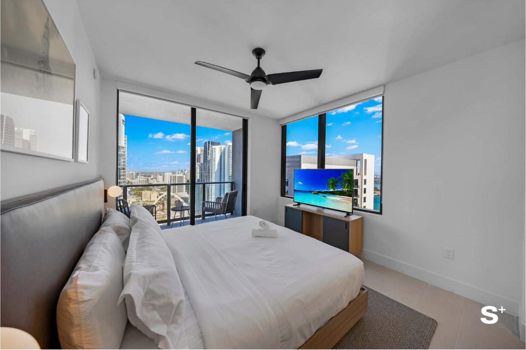 Contemporary Getaway With Skyline & Bay Views Holiday home *