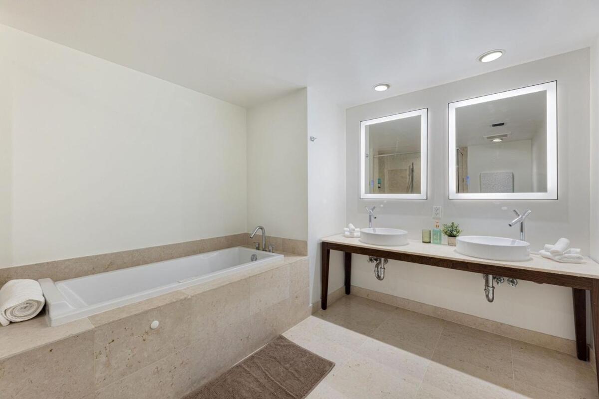 Sky High Penthouse Corner 2br 2ba Icon Brickell Apartment *