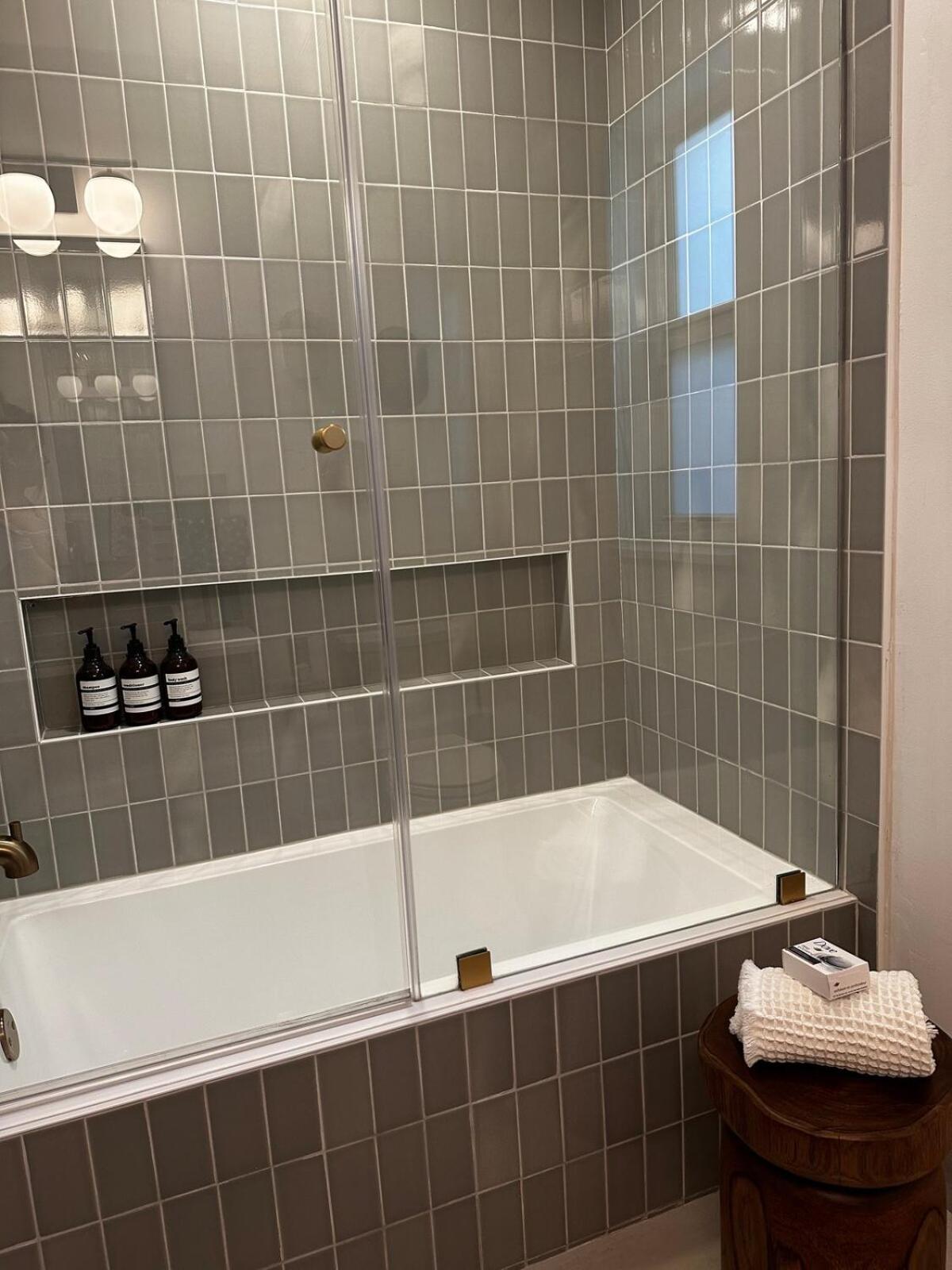 10 Min From Wynwood, Tropical Oasis W Heated Pool Holiday home *