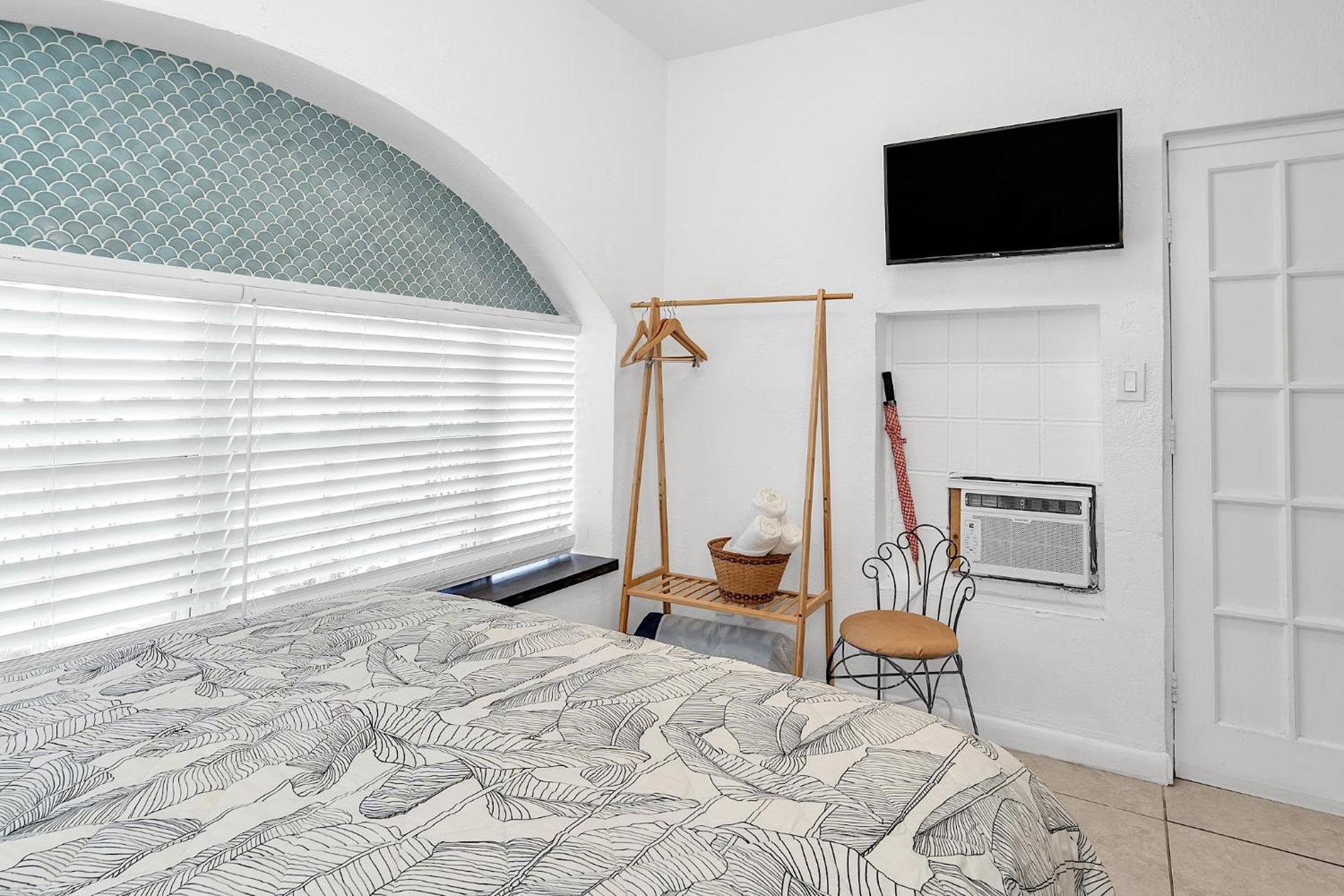 Private In Little Havana Guest house Miami