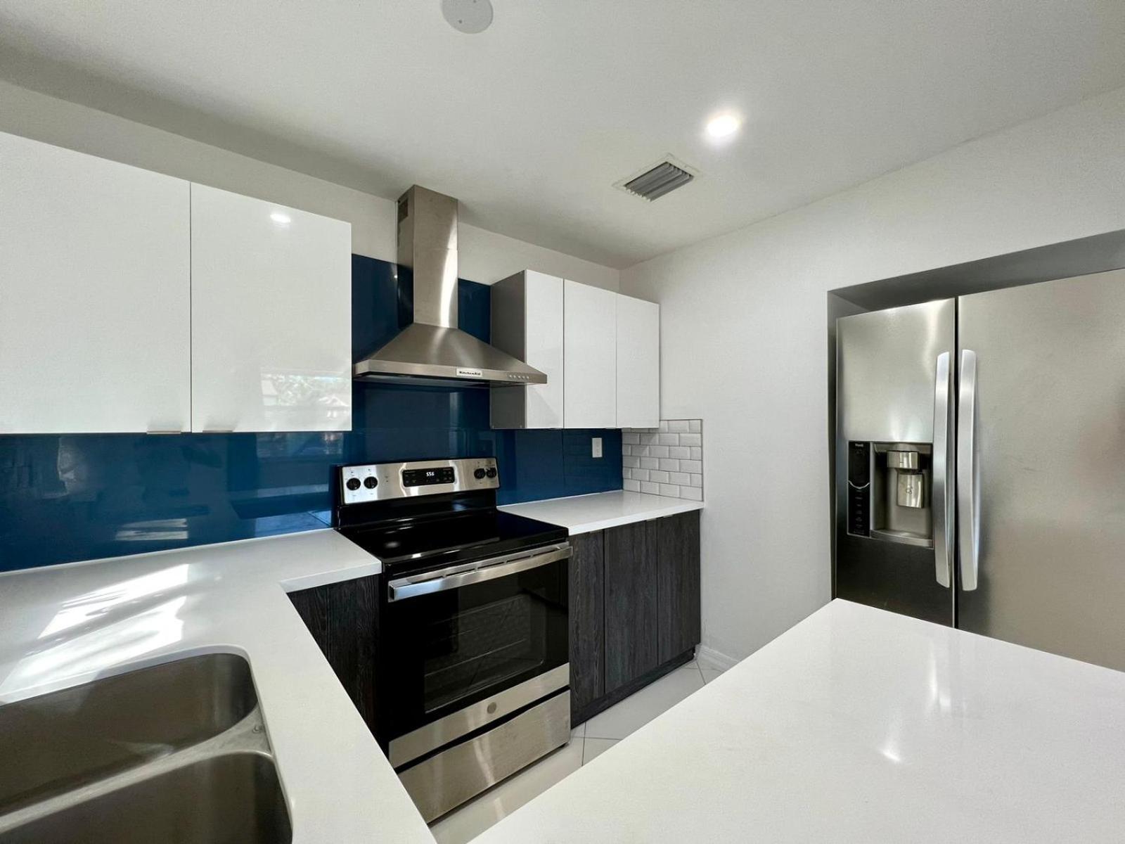 Villa Beautiful, Fully Furnished 4bed 2bath House - 5 Minute Walk To Miracle Mile Downtown Coral Gables Miami