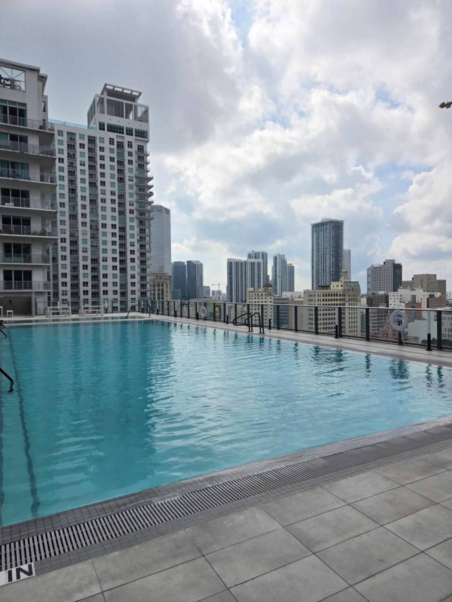 Myami With Balcony Apartment Miami