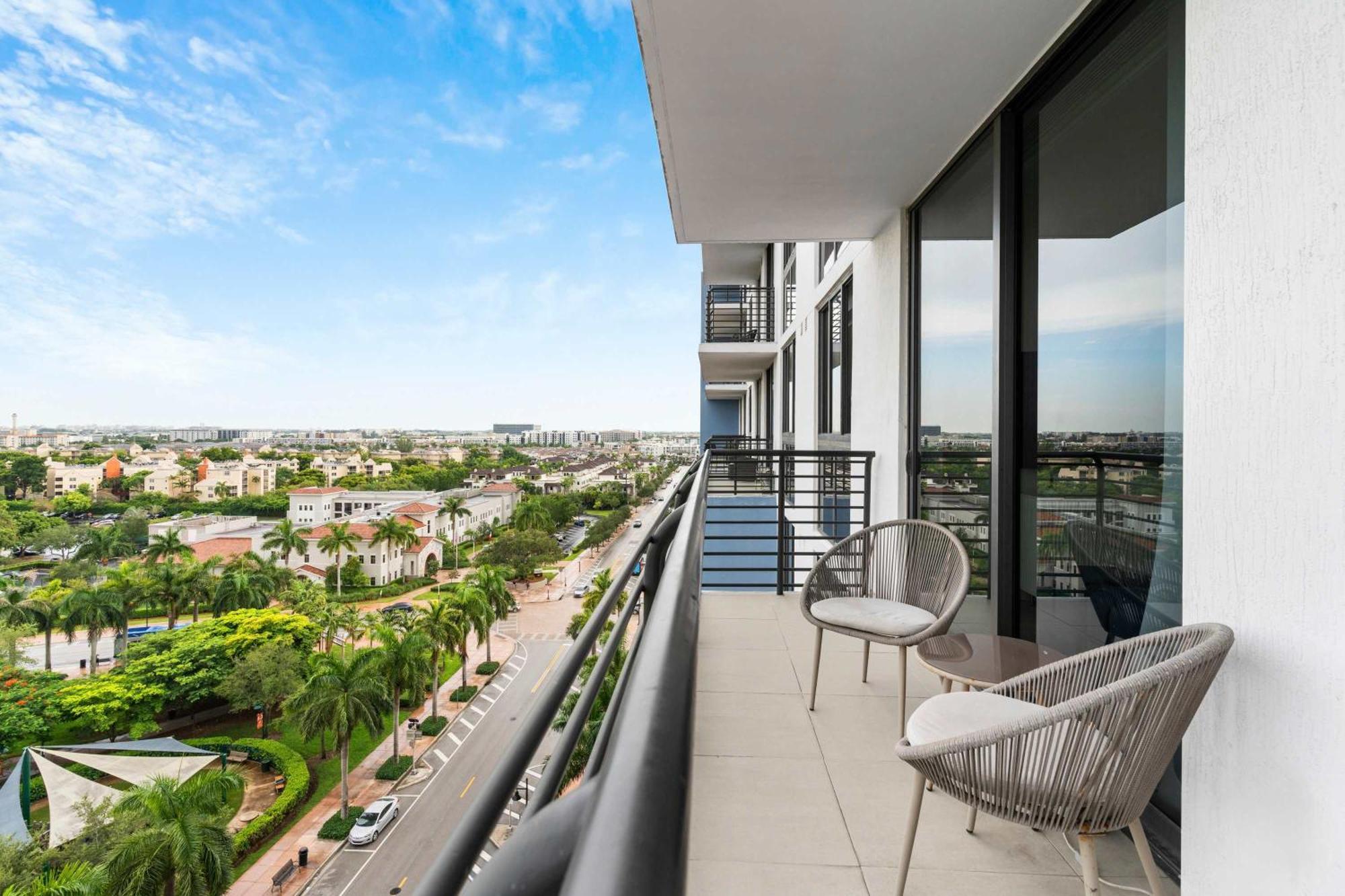 Ferienhaus La Central - Cityplace Doral And Across From Park *