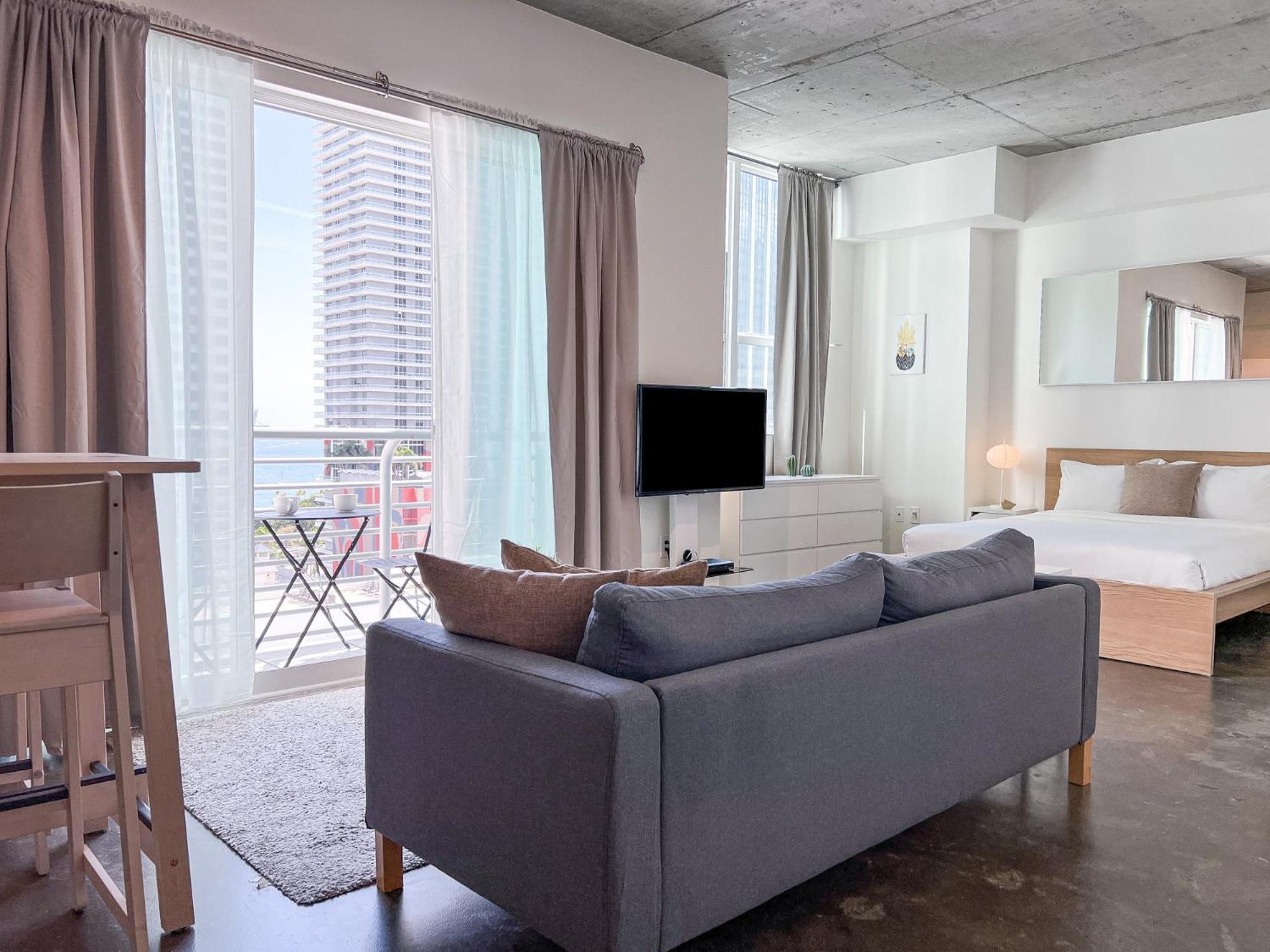 Center Stage- Downtown Parking Pool Hot Tub Holiday home Miami
